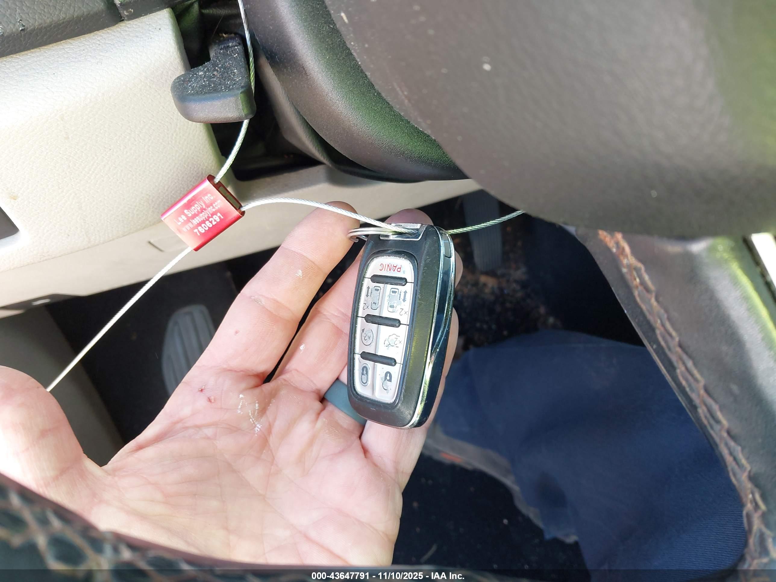 CHRYSLER PACIFICA image 11