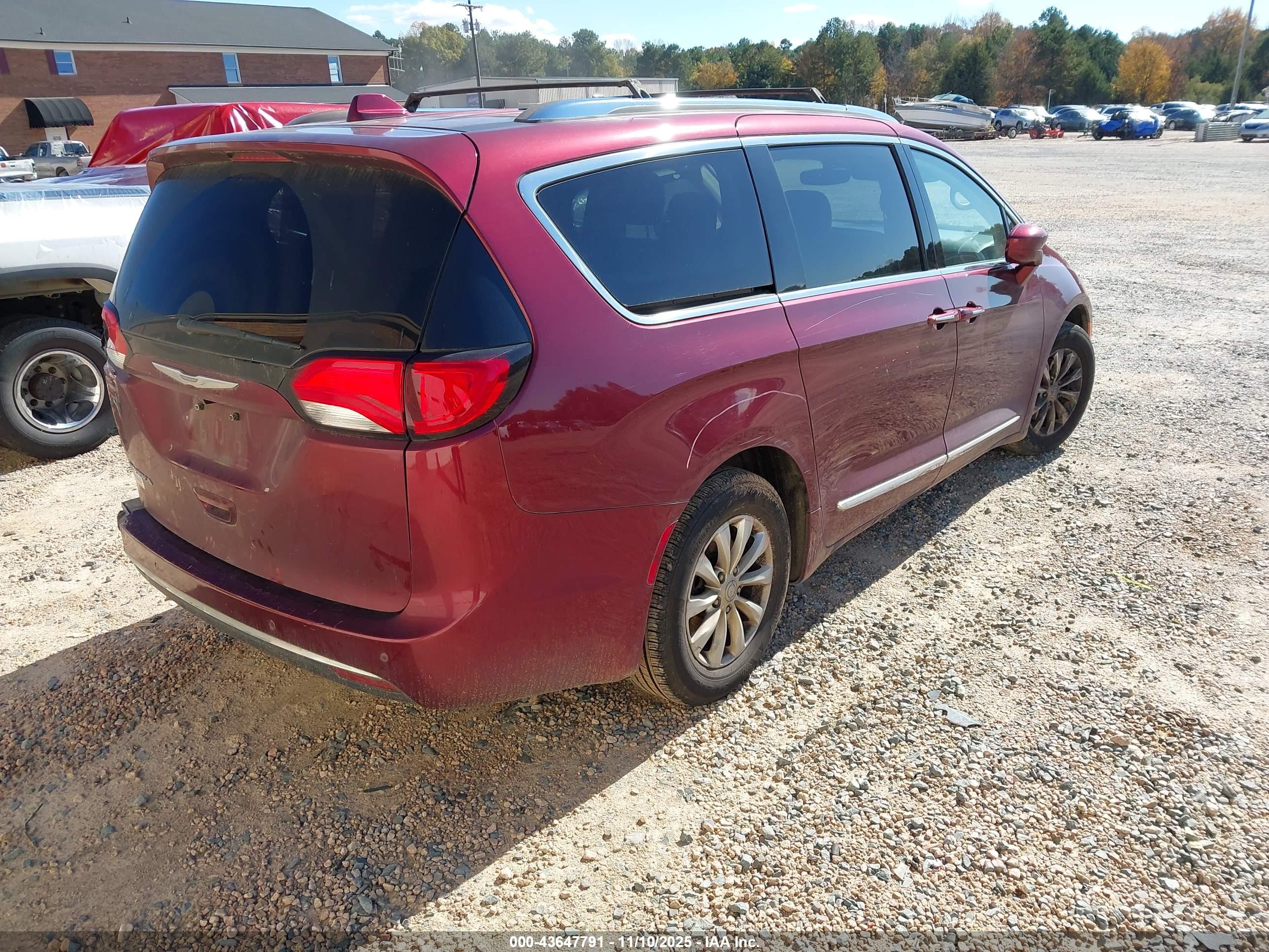 CHRYSLER PACIFICA image 4