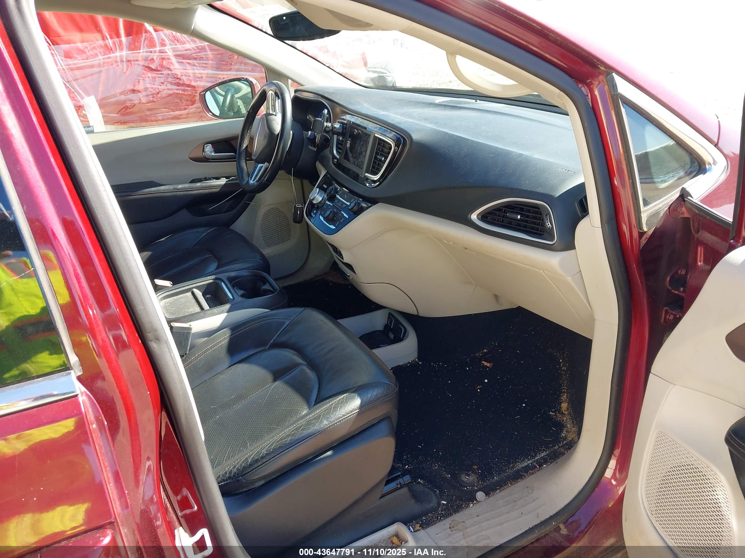 CHRYSLER PACIFICA image 5