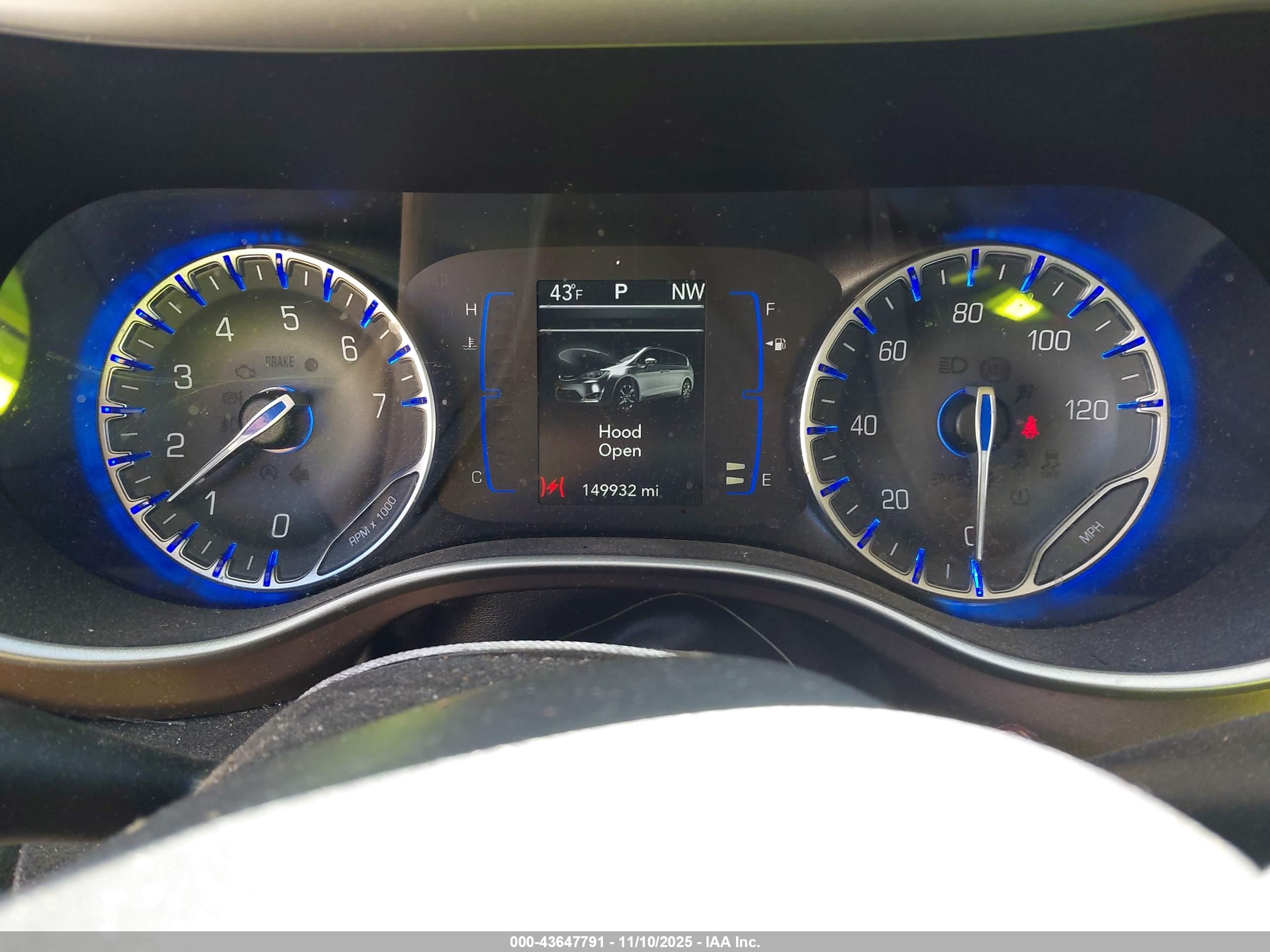 CHRYSLER PACIFICA image 7