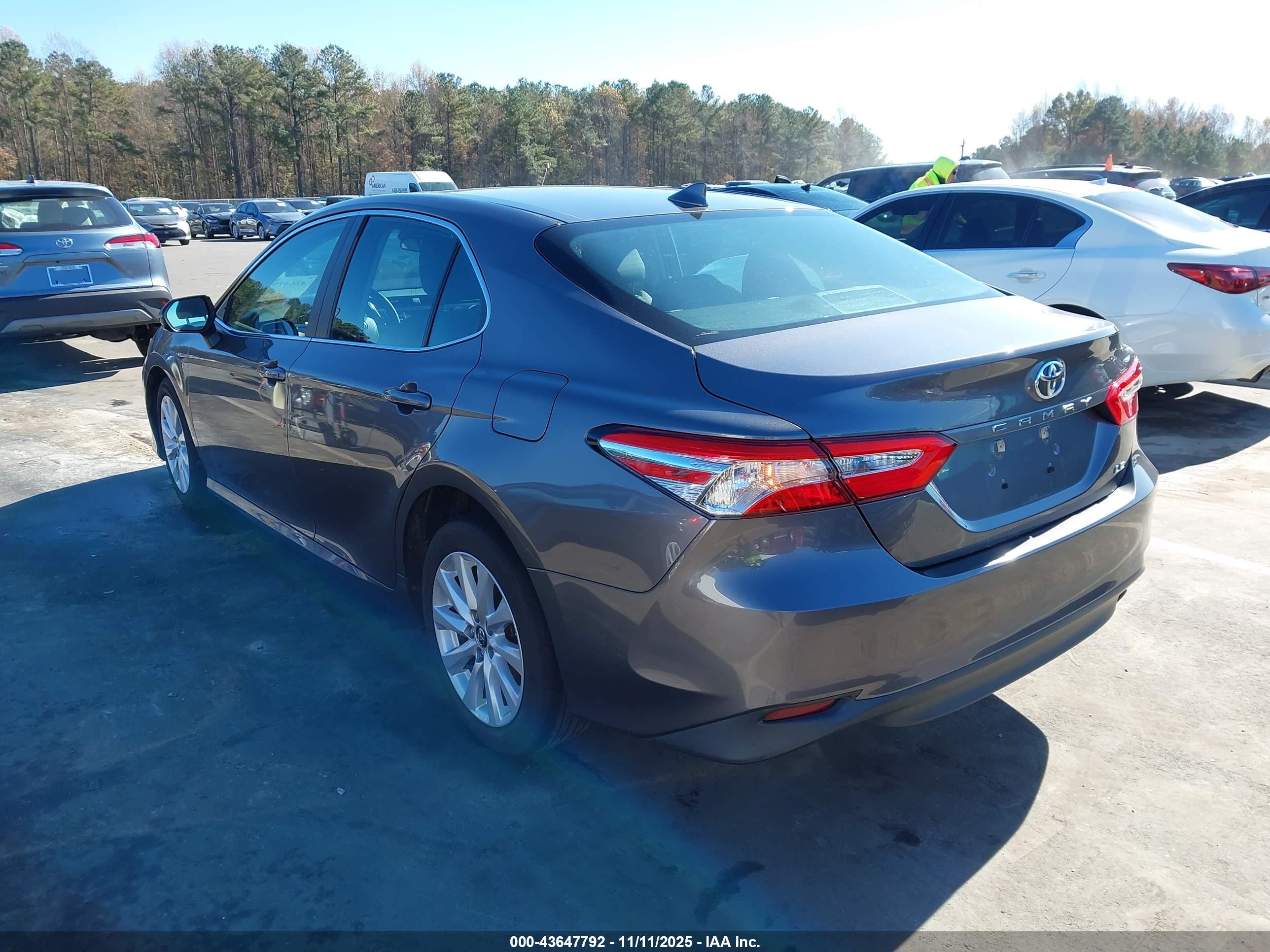 TOYOTA CAMRY image 3