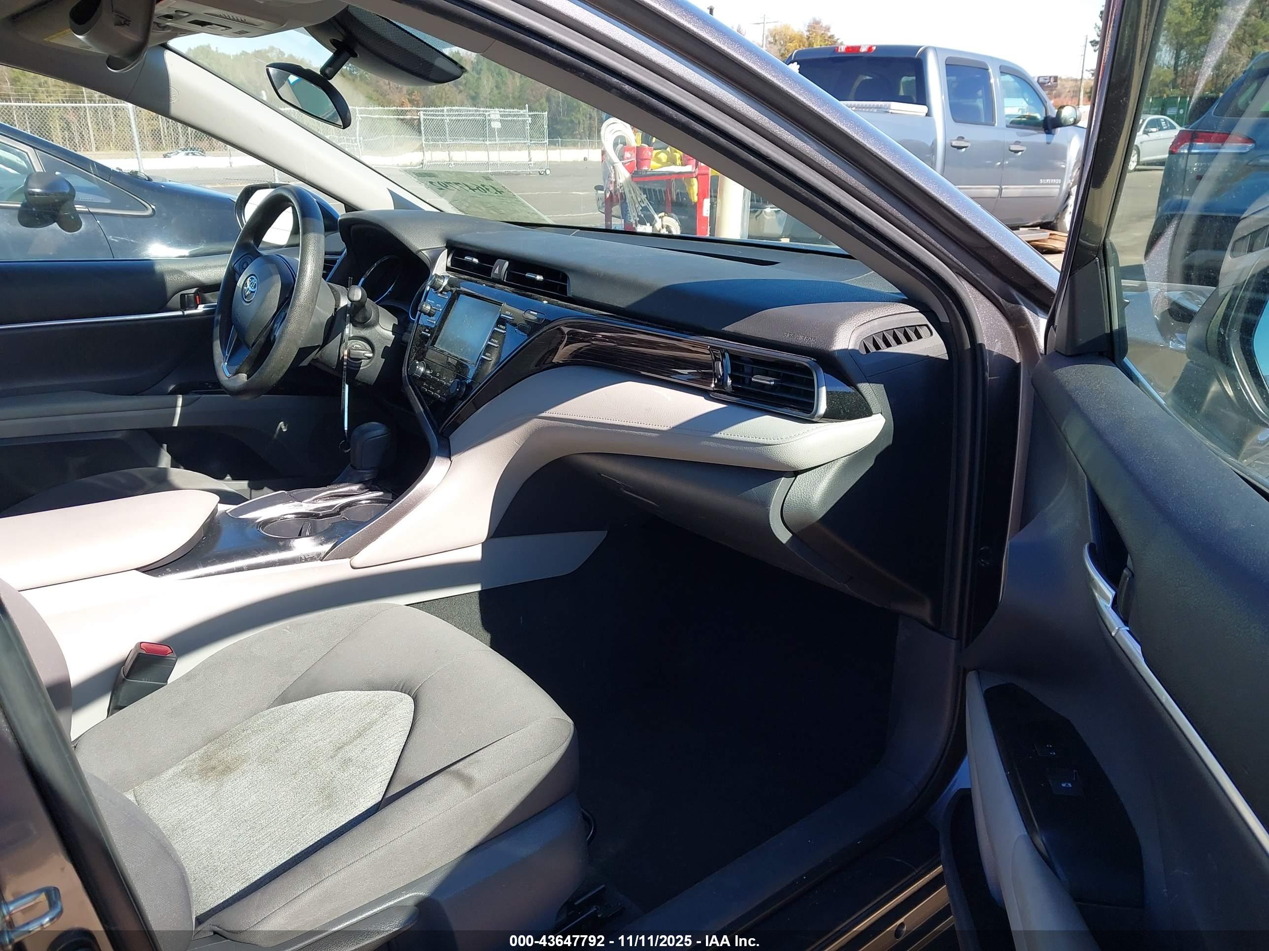 TOYOTA CAMRY image 5
