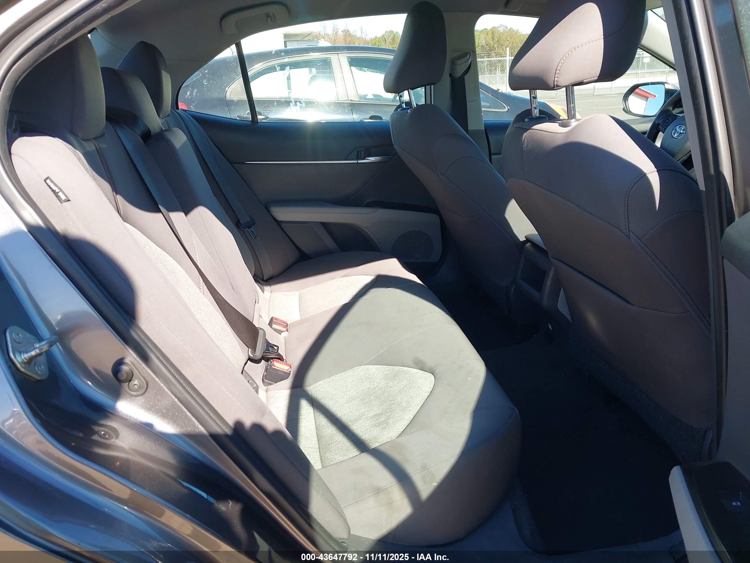 TOYOTA CAMRY image 8