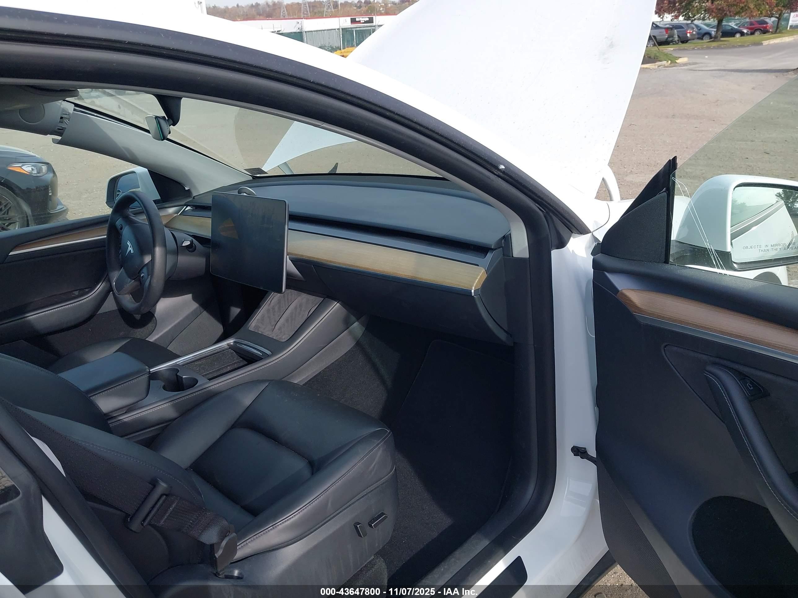 TESLA MODEL image 5