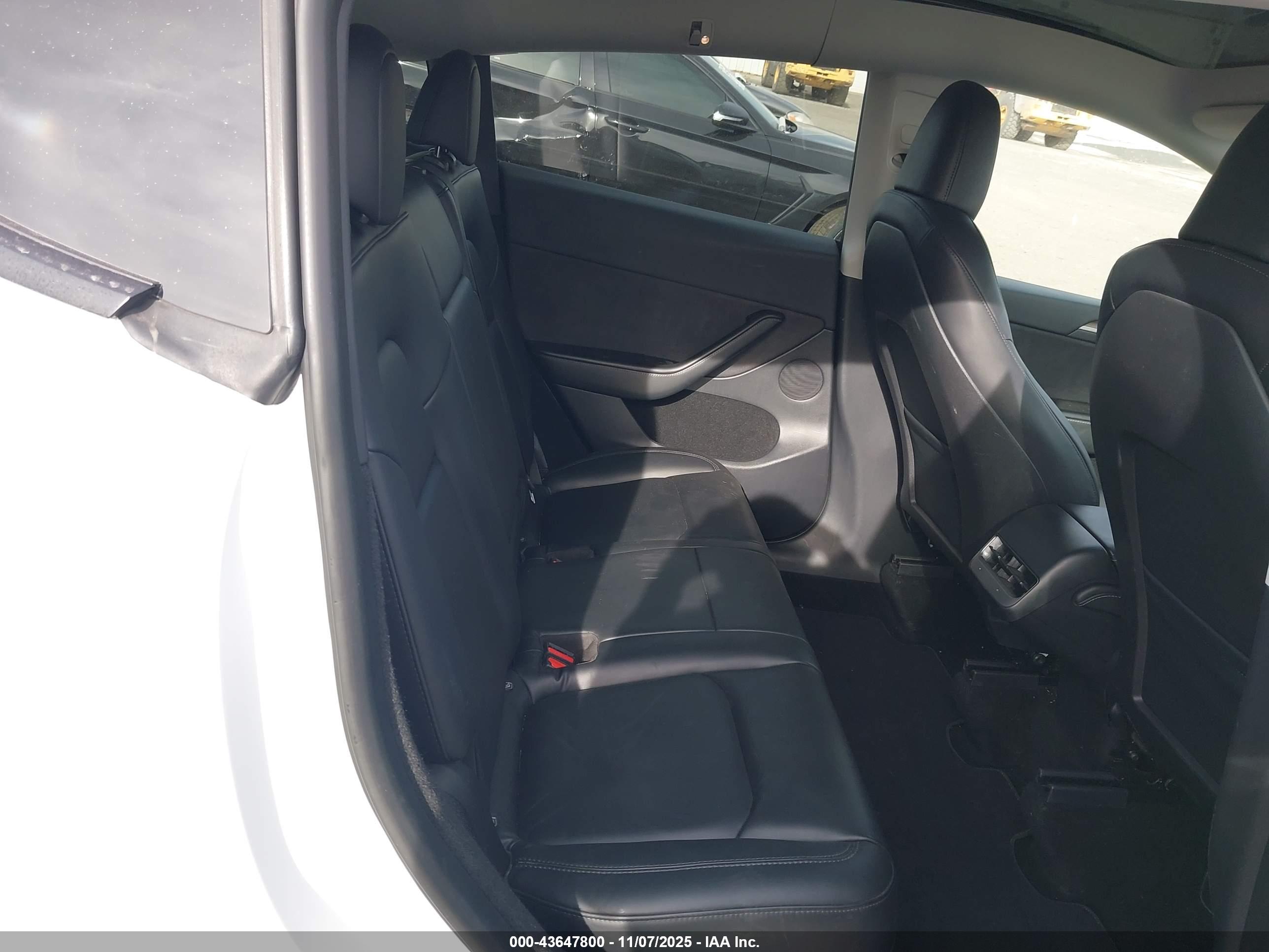 TESLA MODEL image 8