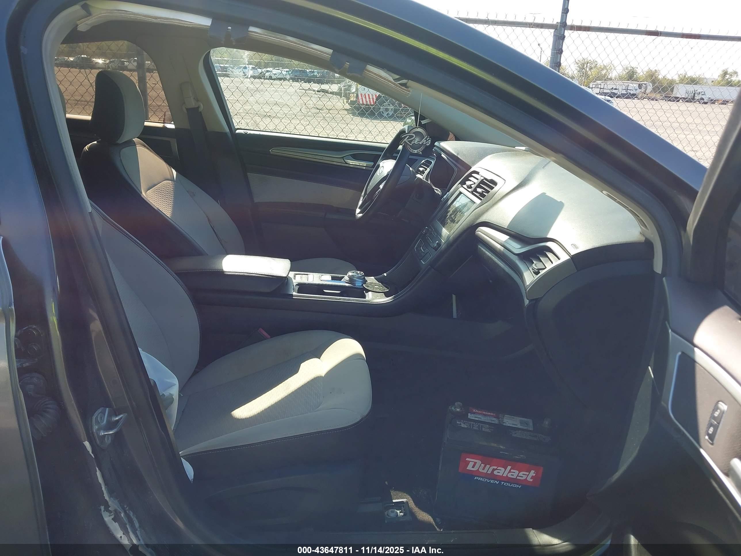 FORD FUSION image 5