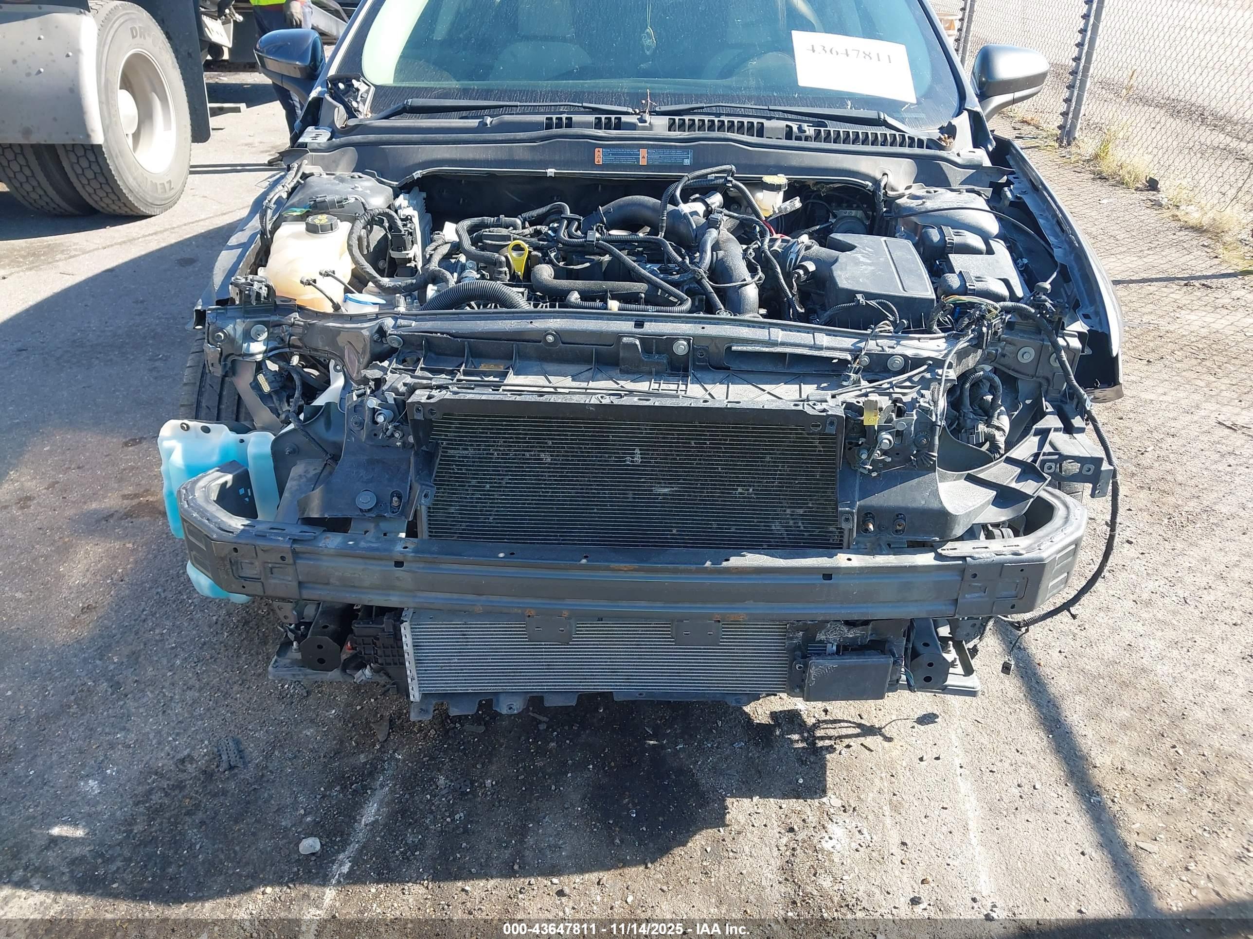 FORD FUSION image 6