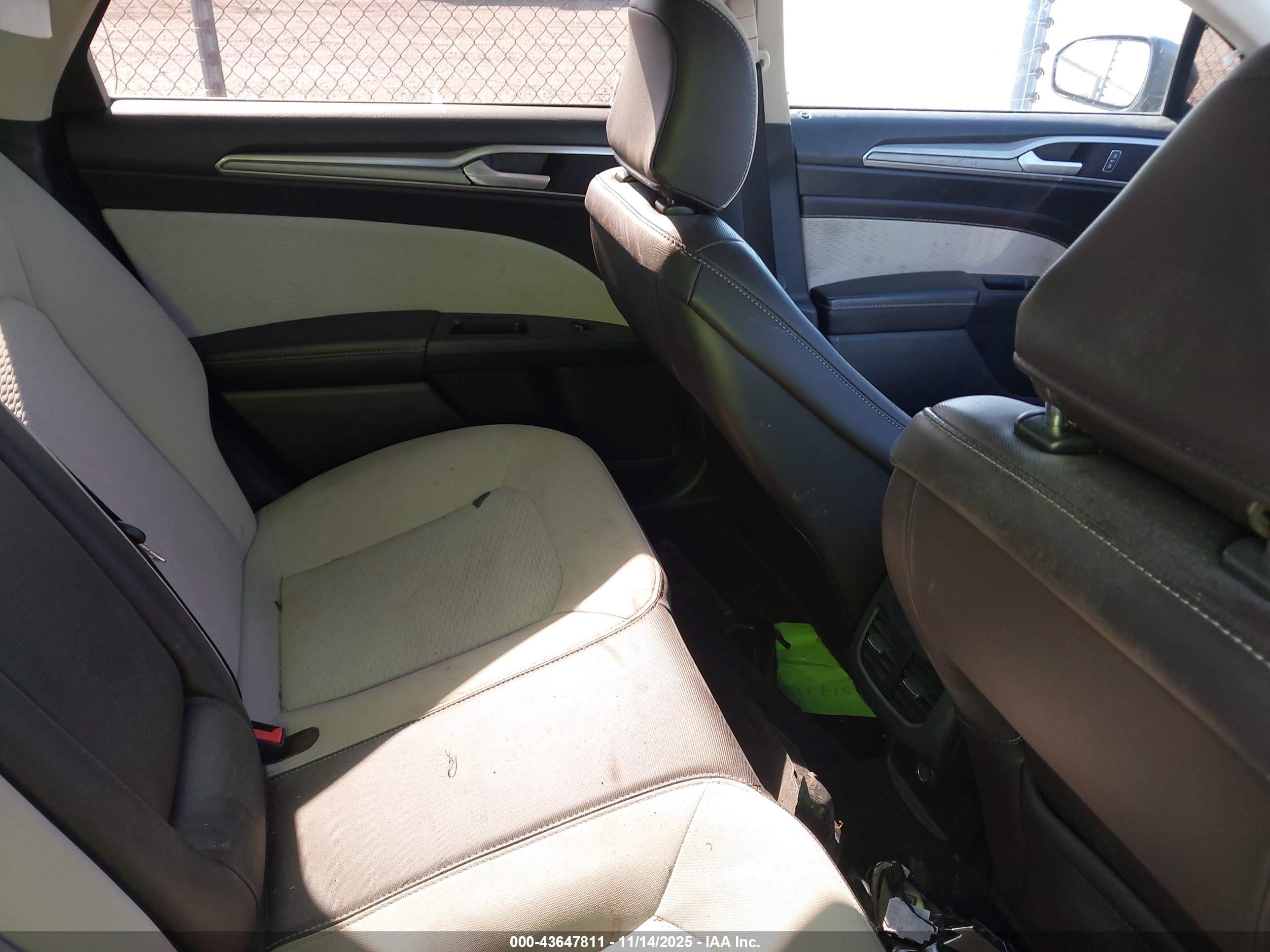 FORD FUSION image 8