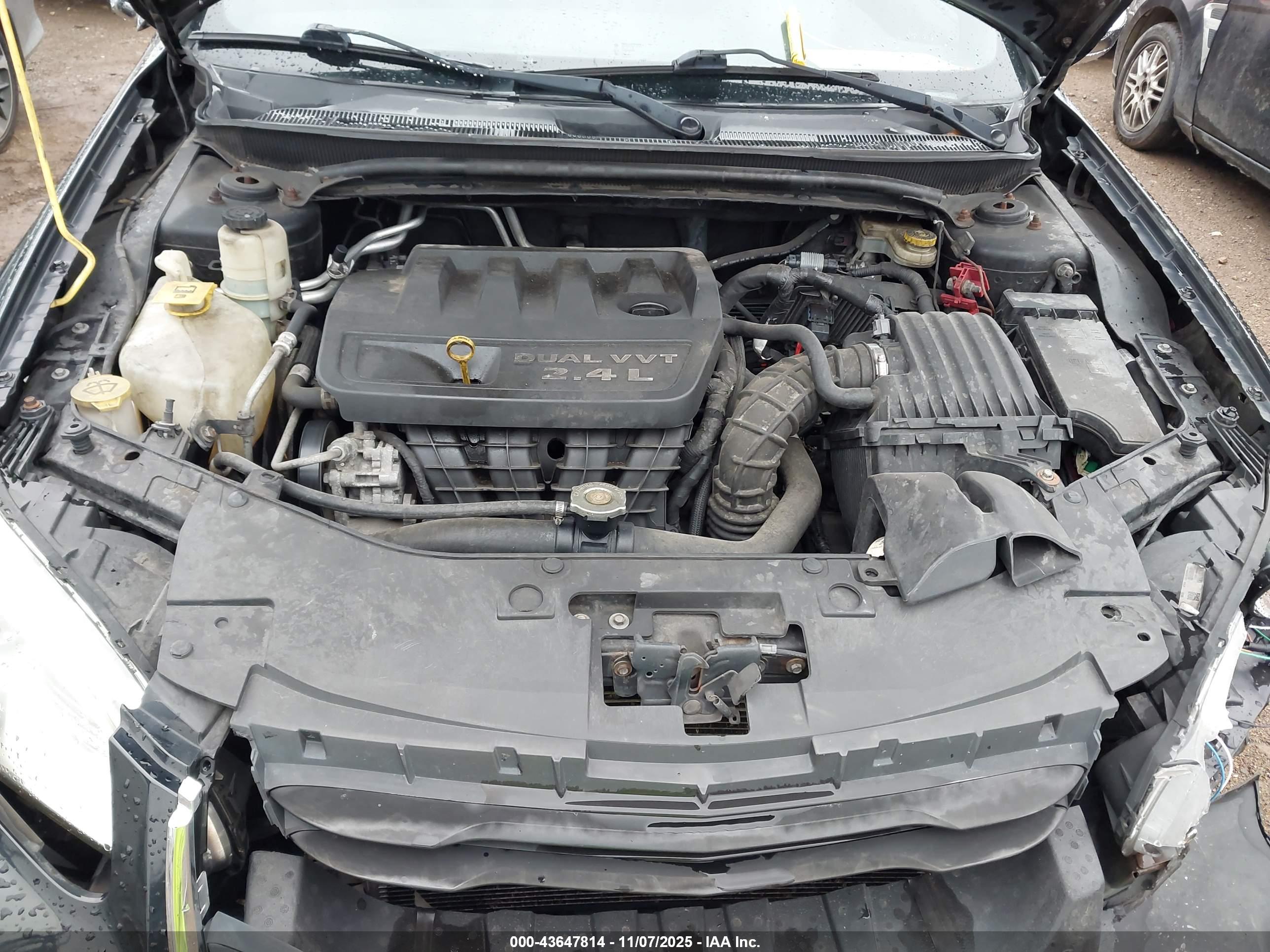 CHRYSLER 200 image 10