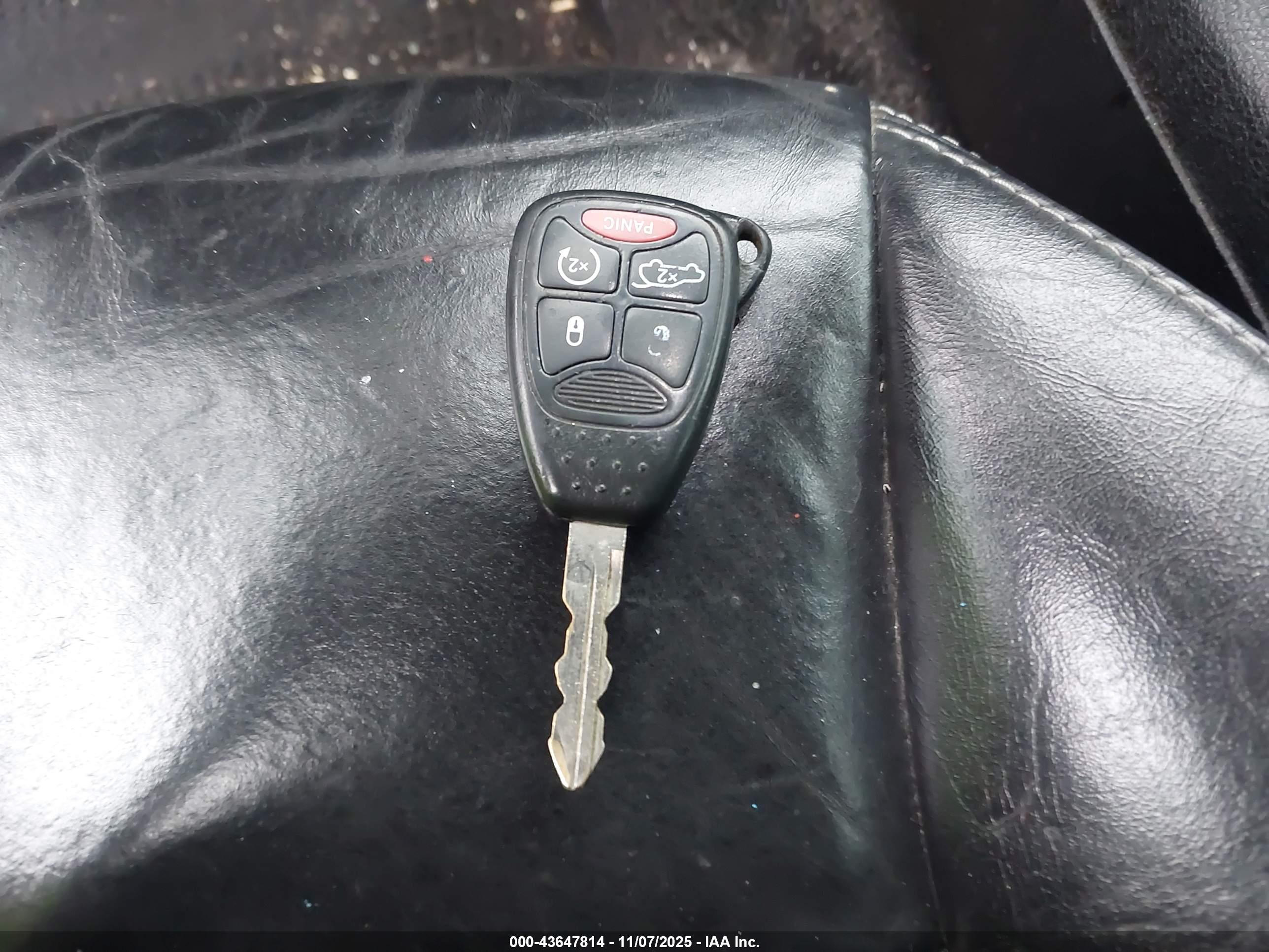 CHRYSLER 200 image 11