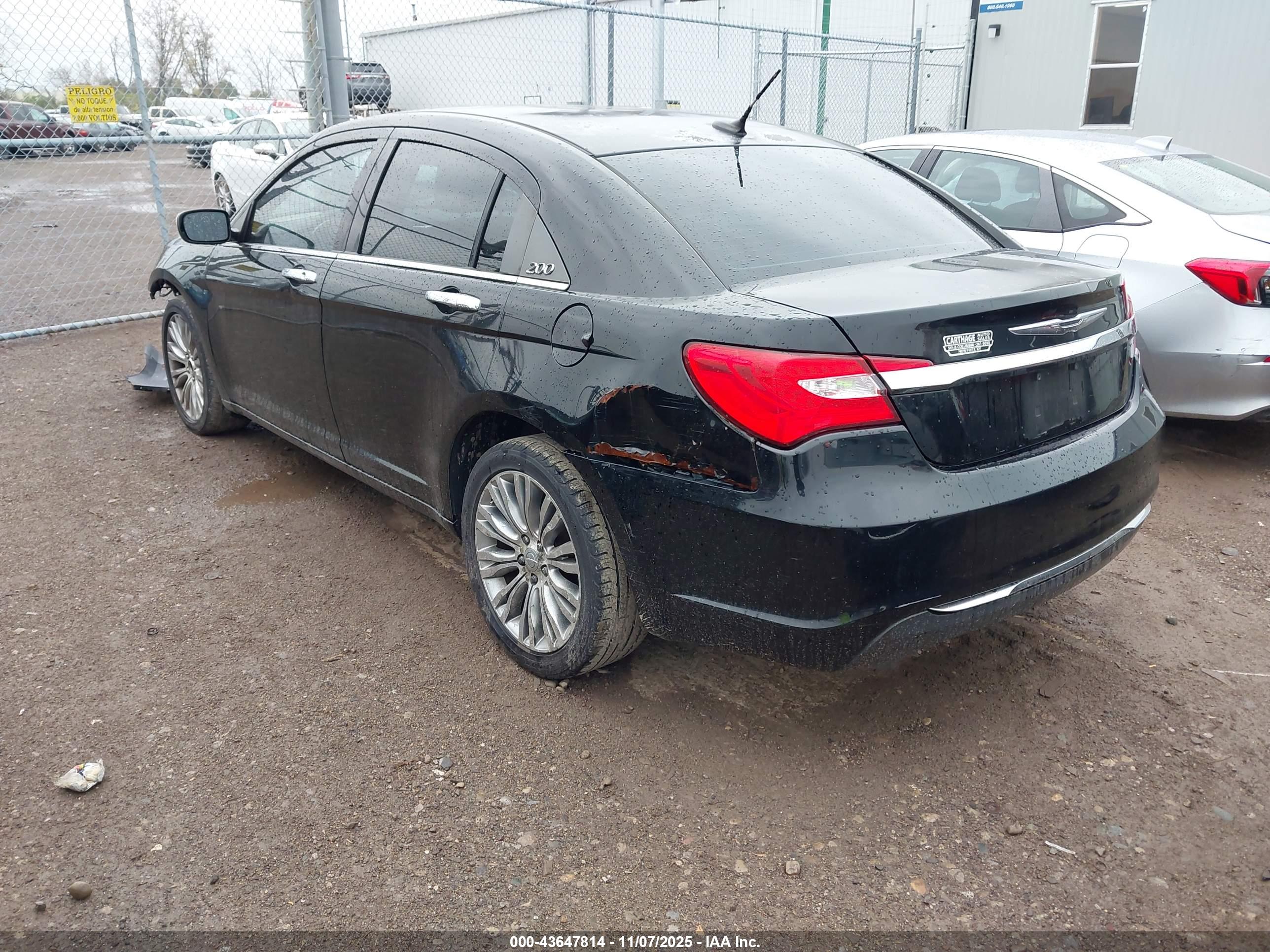 CHRYSLER 200 image 3