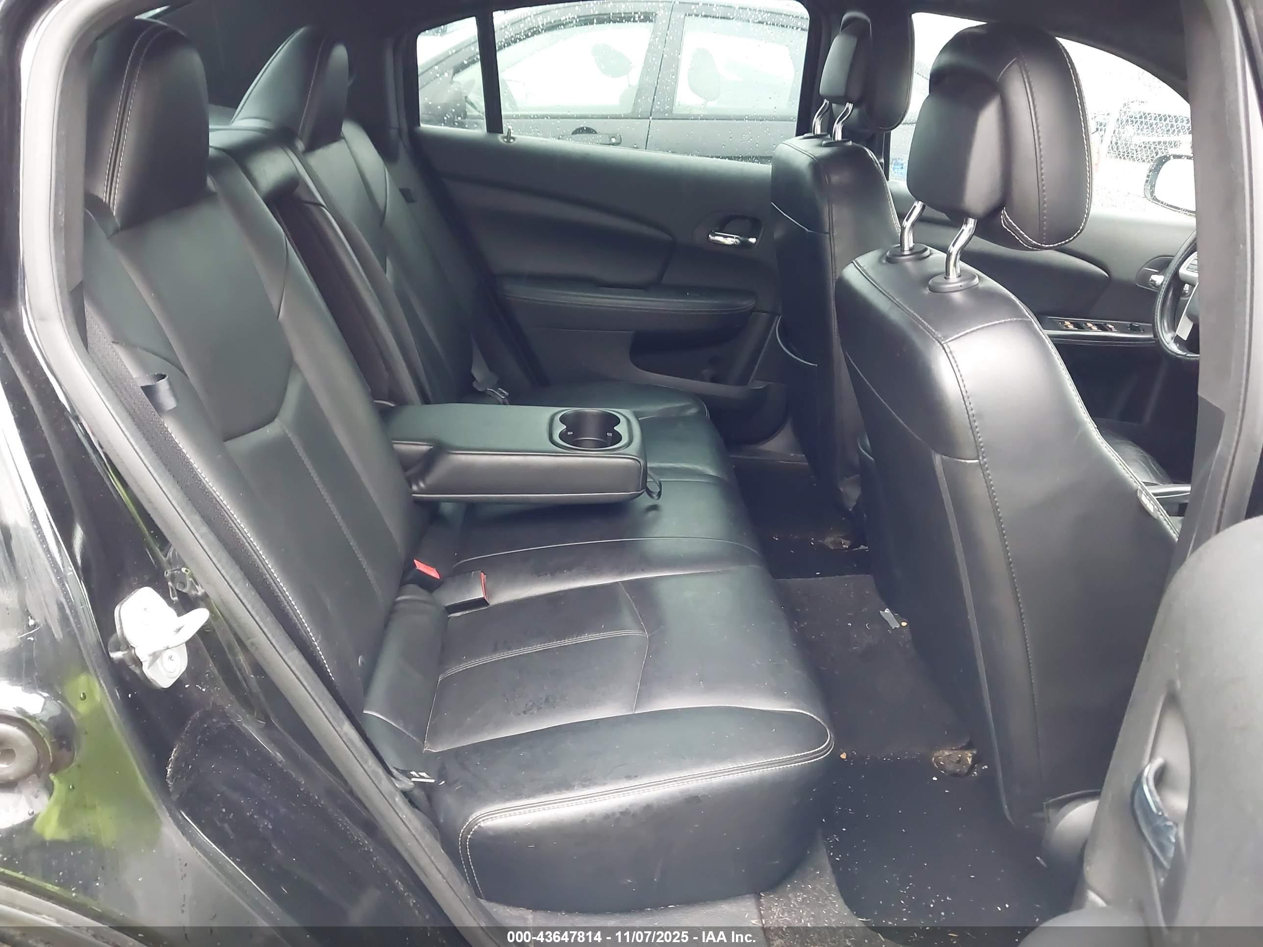 CHRYSLER 200 image 8