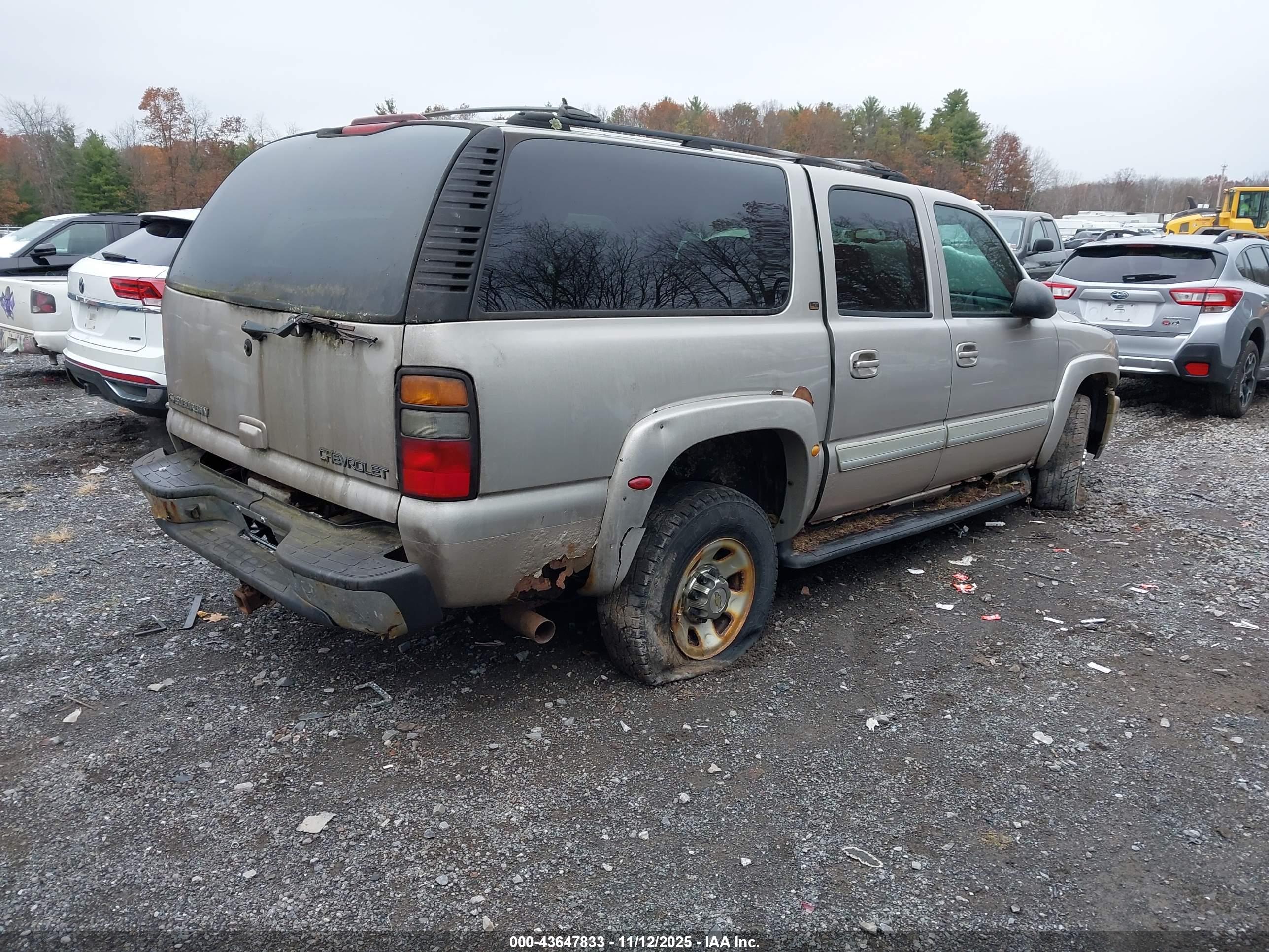 CHEVROLET SUBURBAN image 4