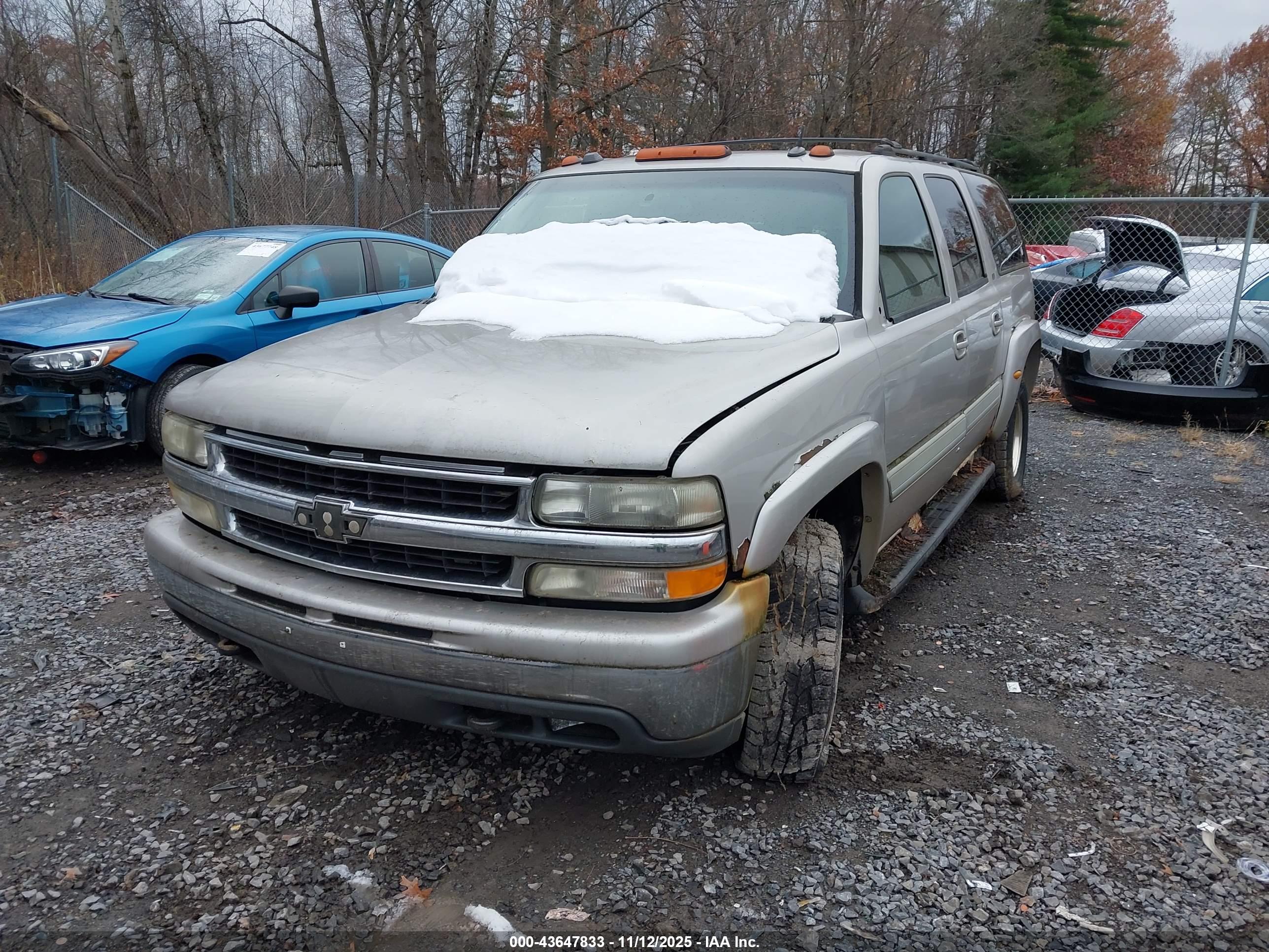 CHEVROLET SUBURBAN image 6