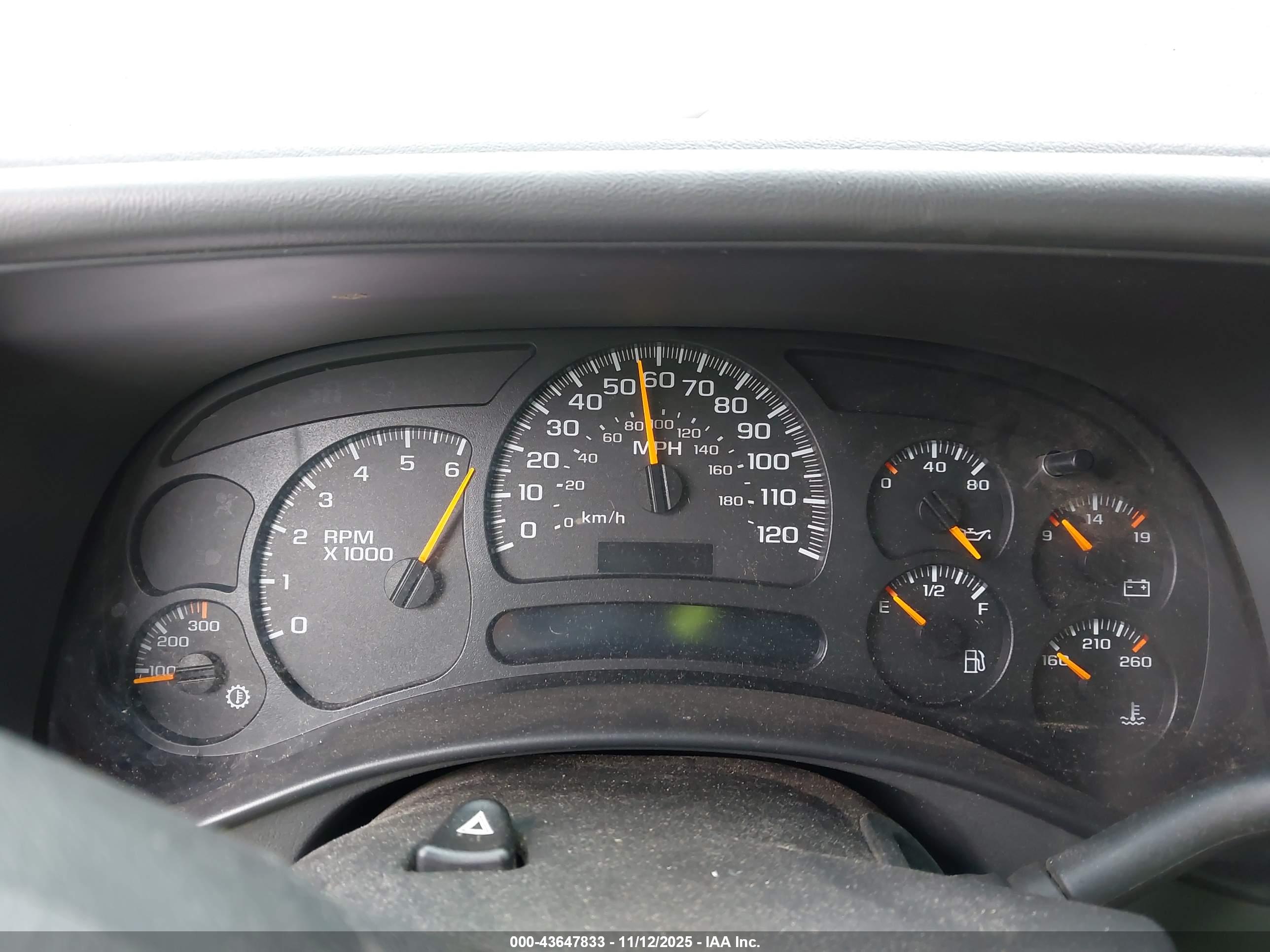 CHEVROLET SUBURBAN image 7