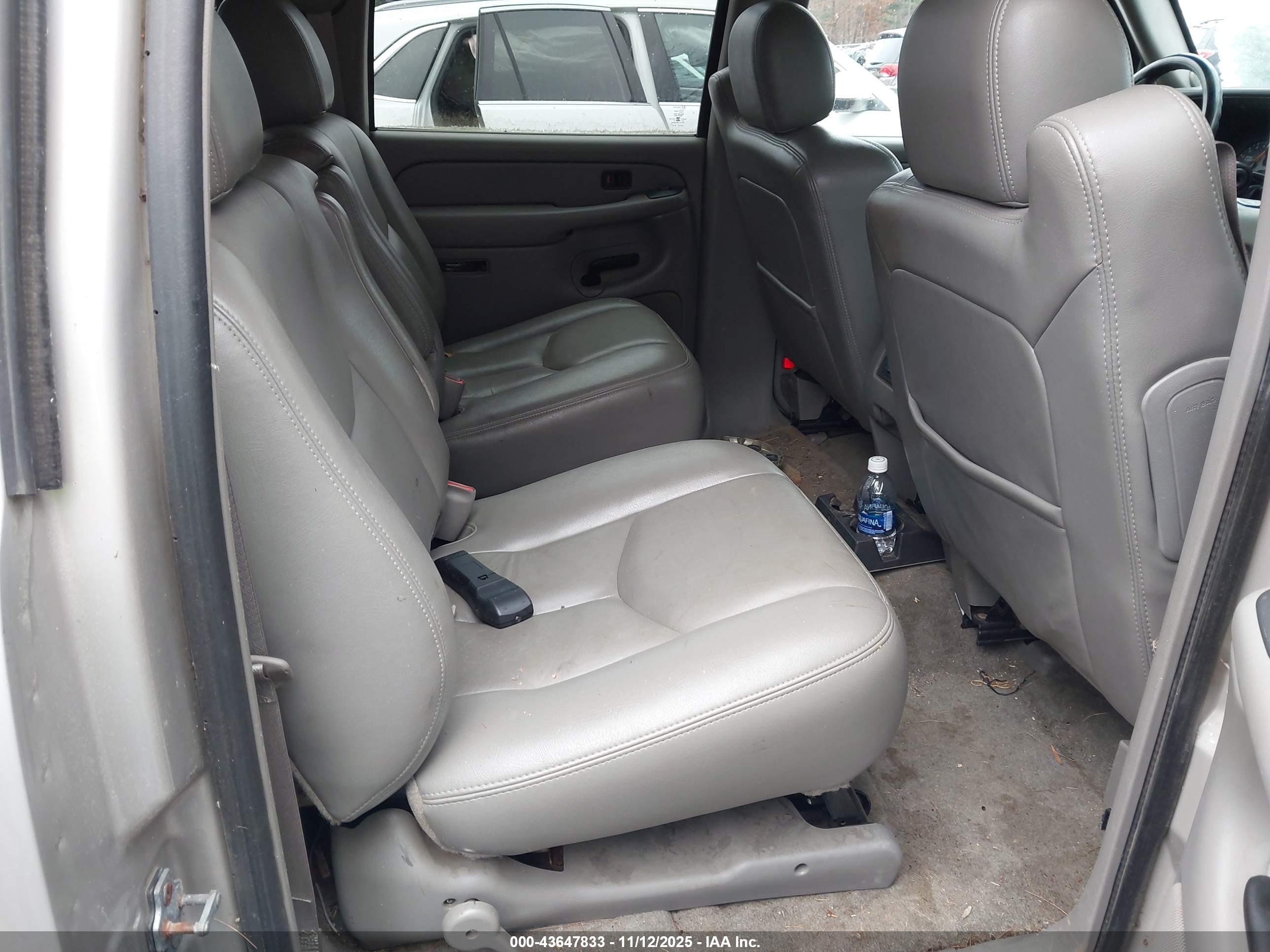 CHEVROLET SUBURBAN image 8
