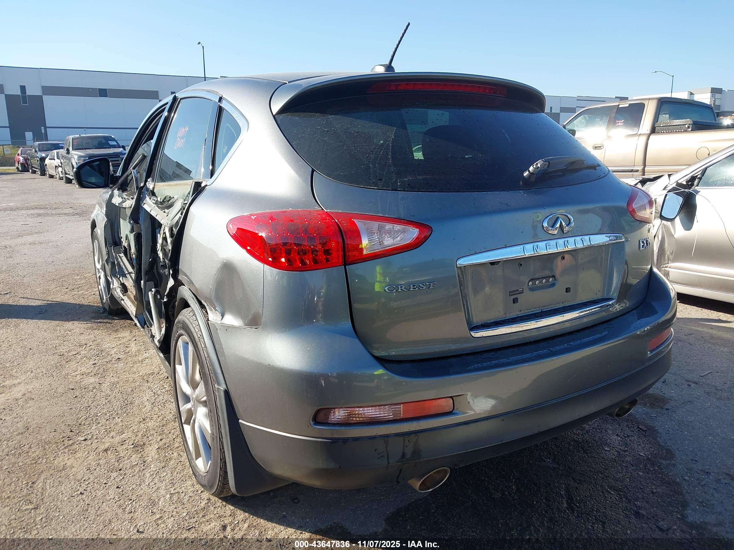 INFINITI EX35 image 3