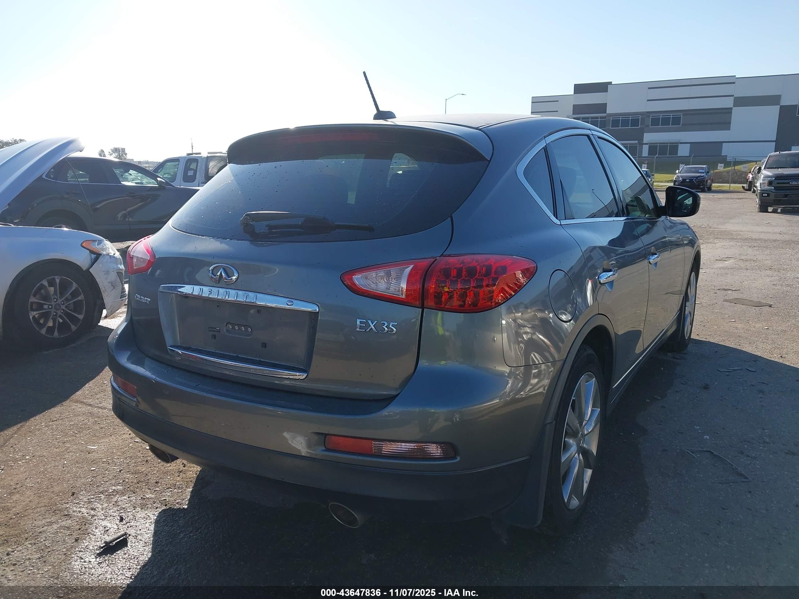 INFINITI EX35 image 4
