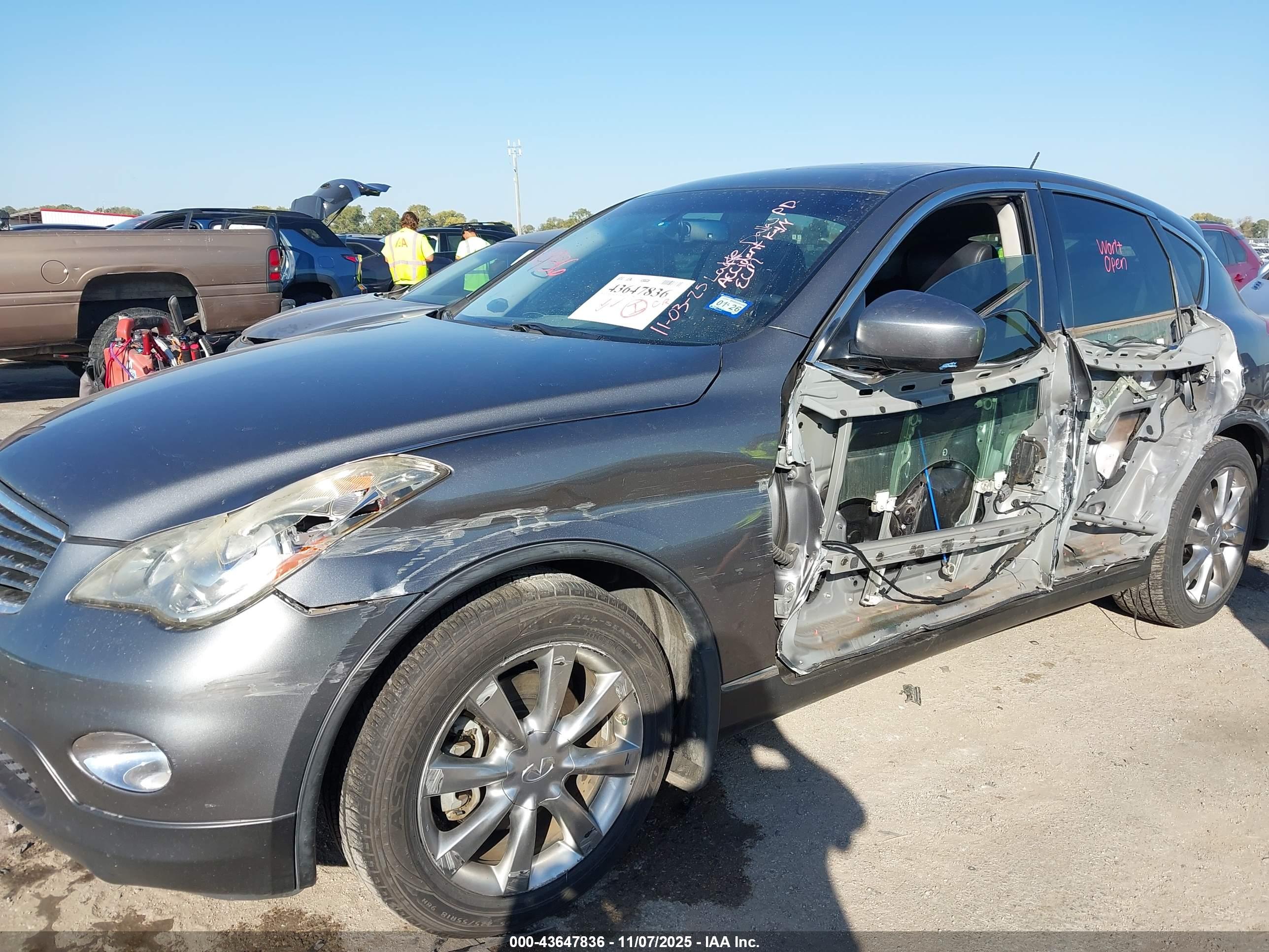 INFINITI EX35 image 6
