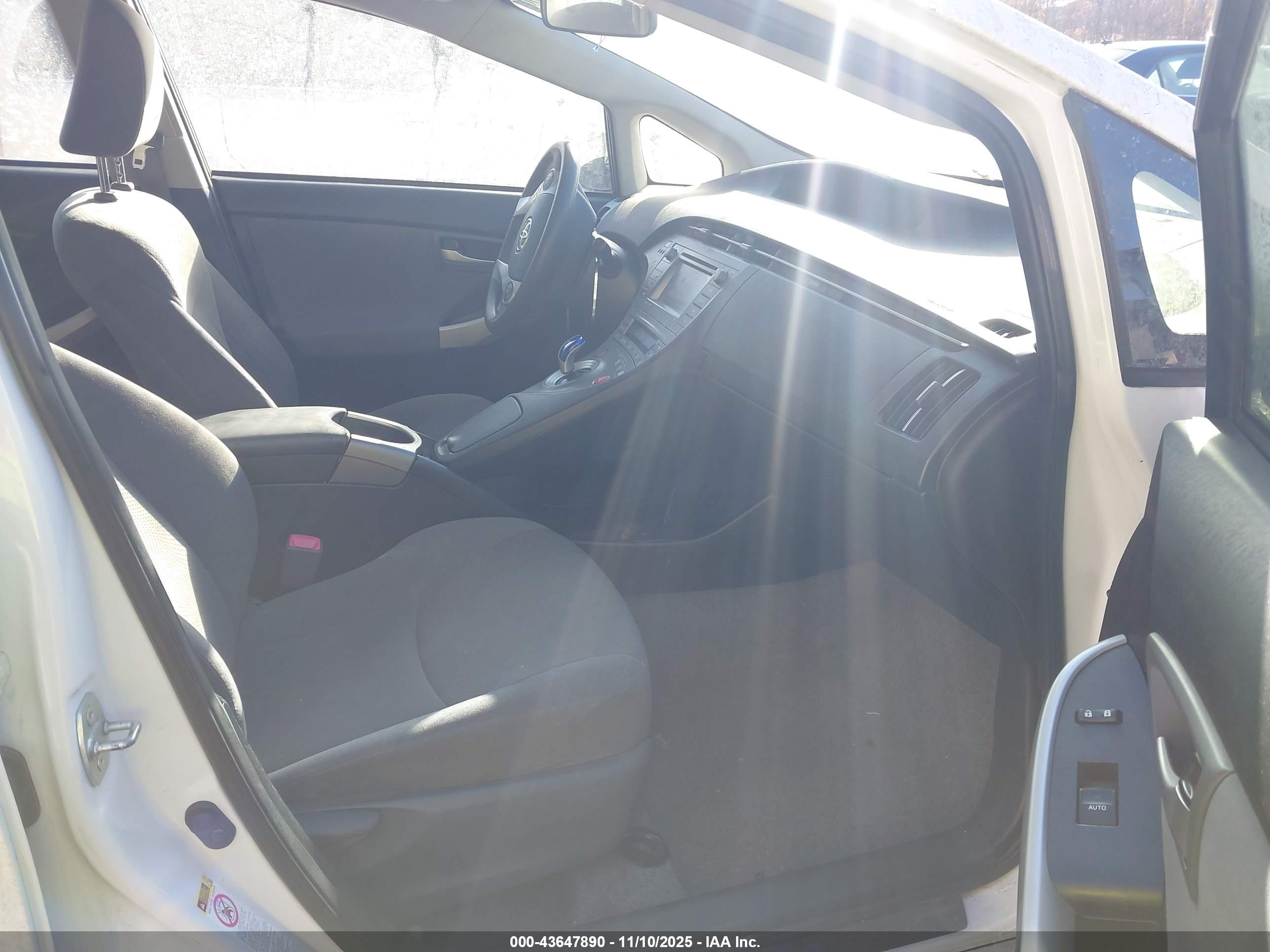 TOYOTA PRIUS image 5