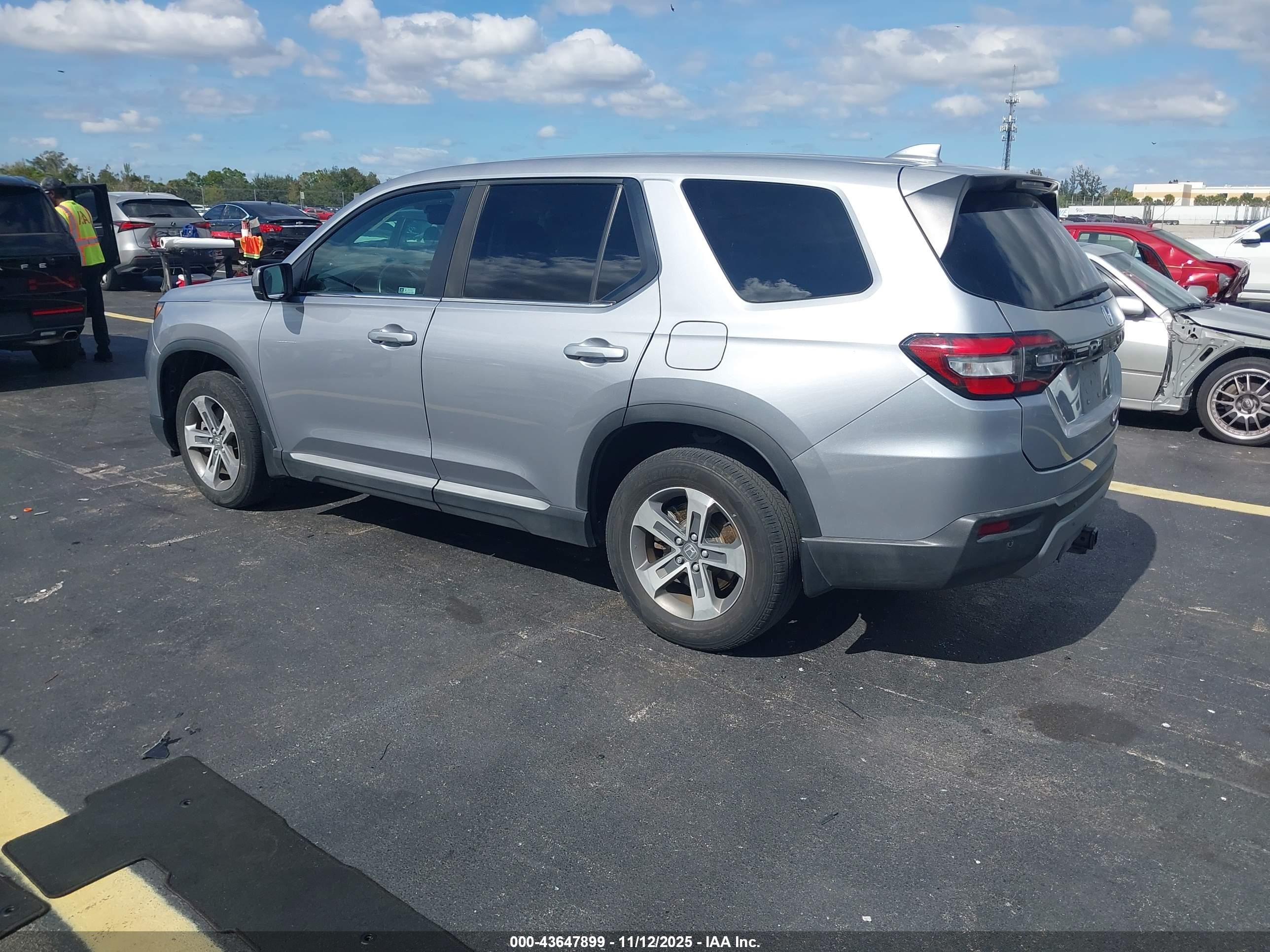 HONDA PILOT image 3
