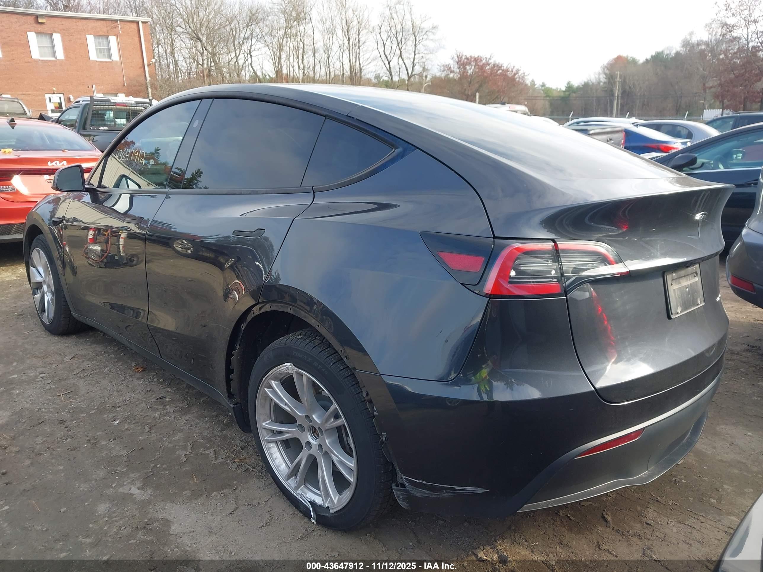 TESLA MODEL image 3