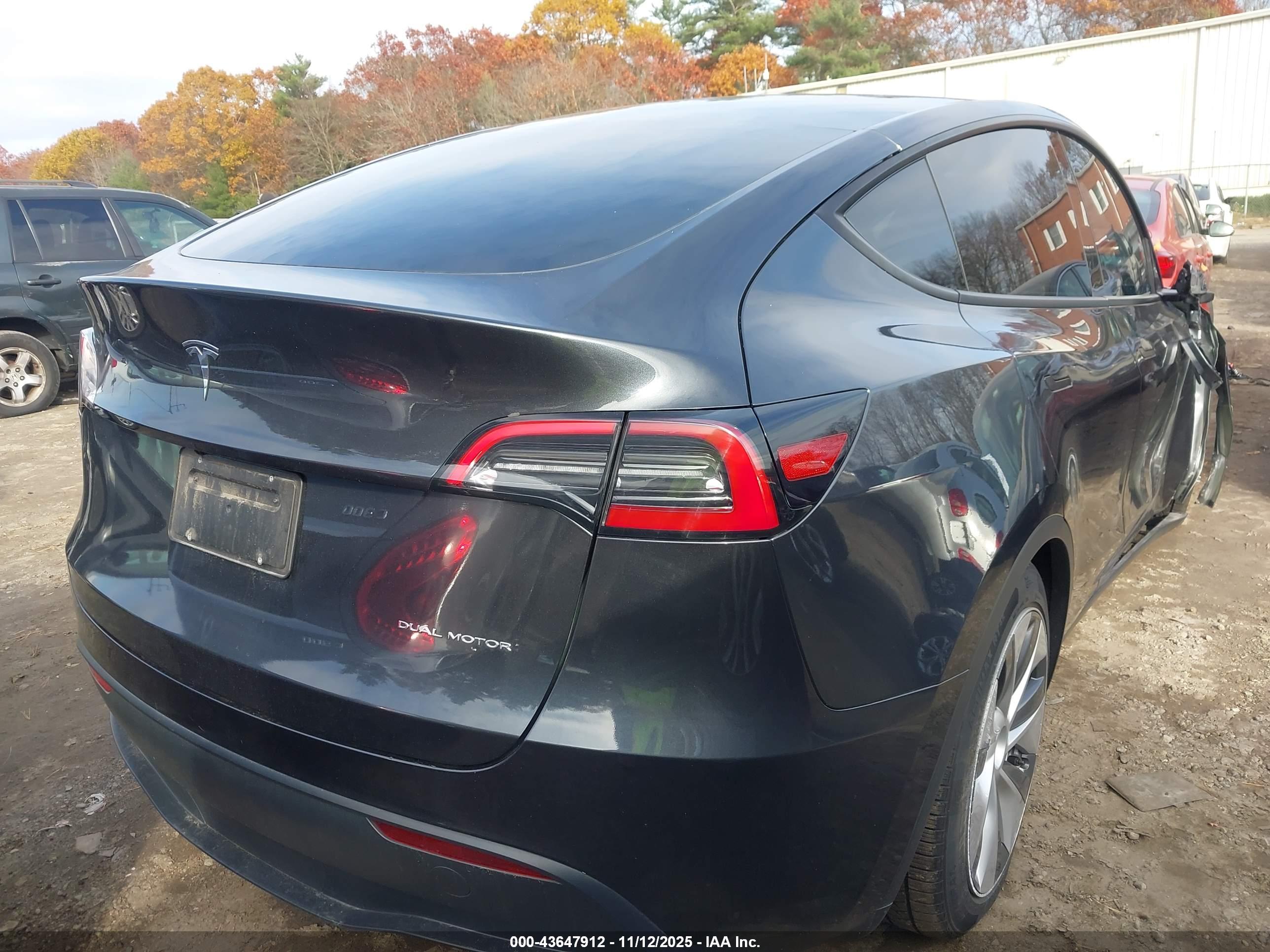 TESLA MODEL image 4