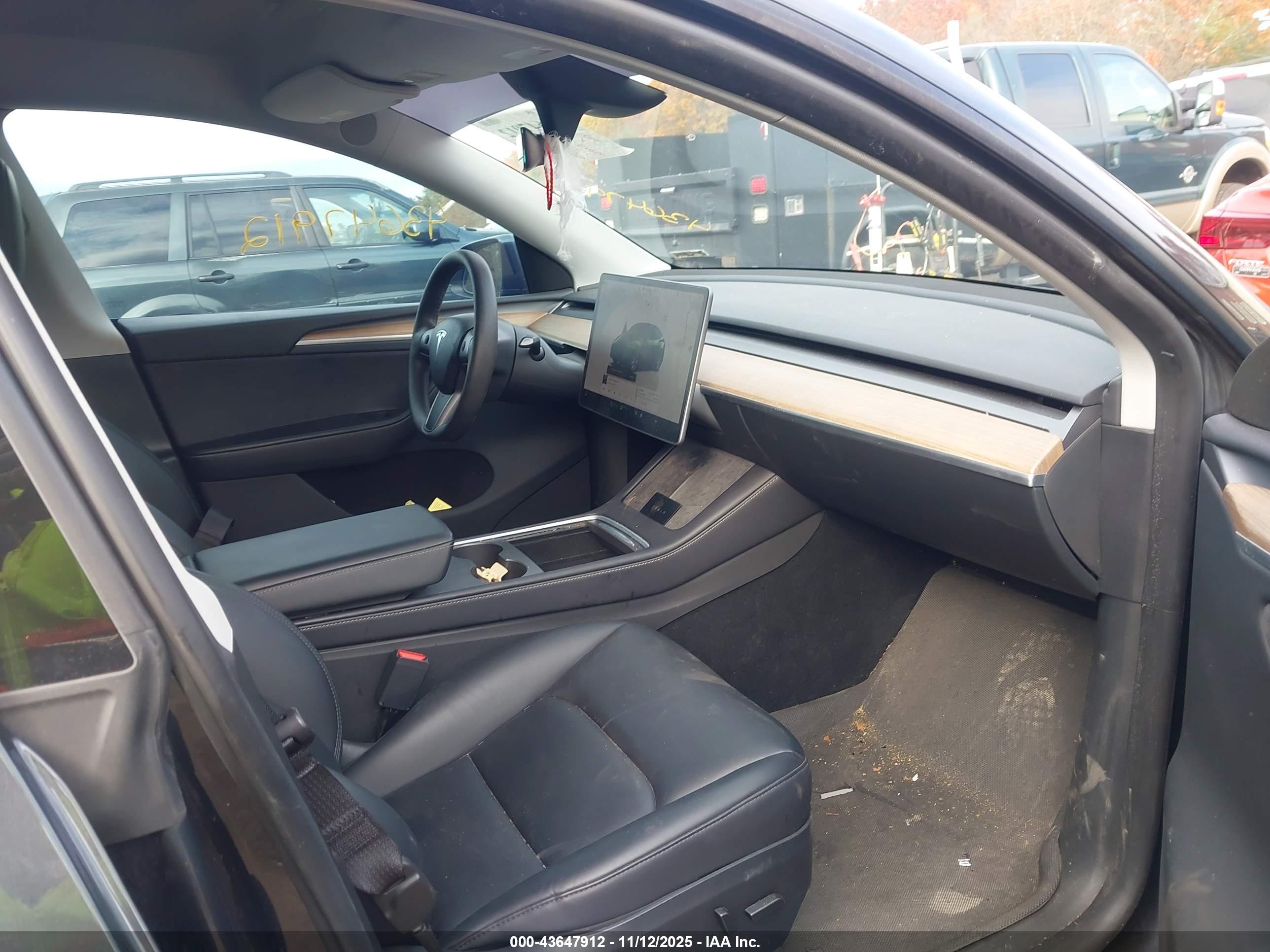 TESLA MODEL image 5