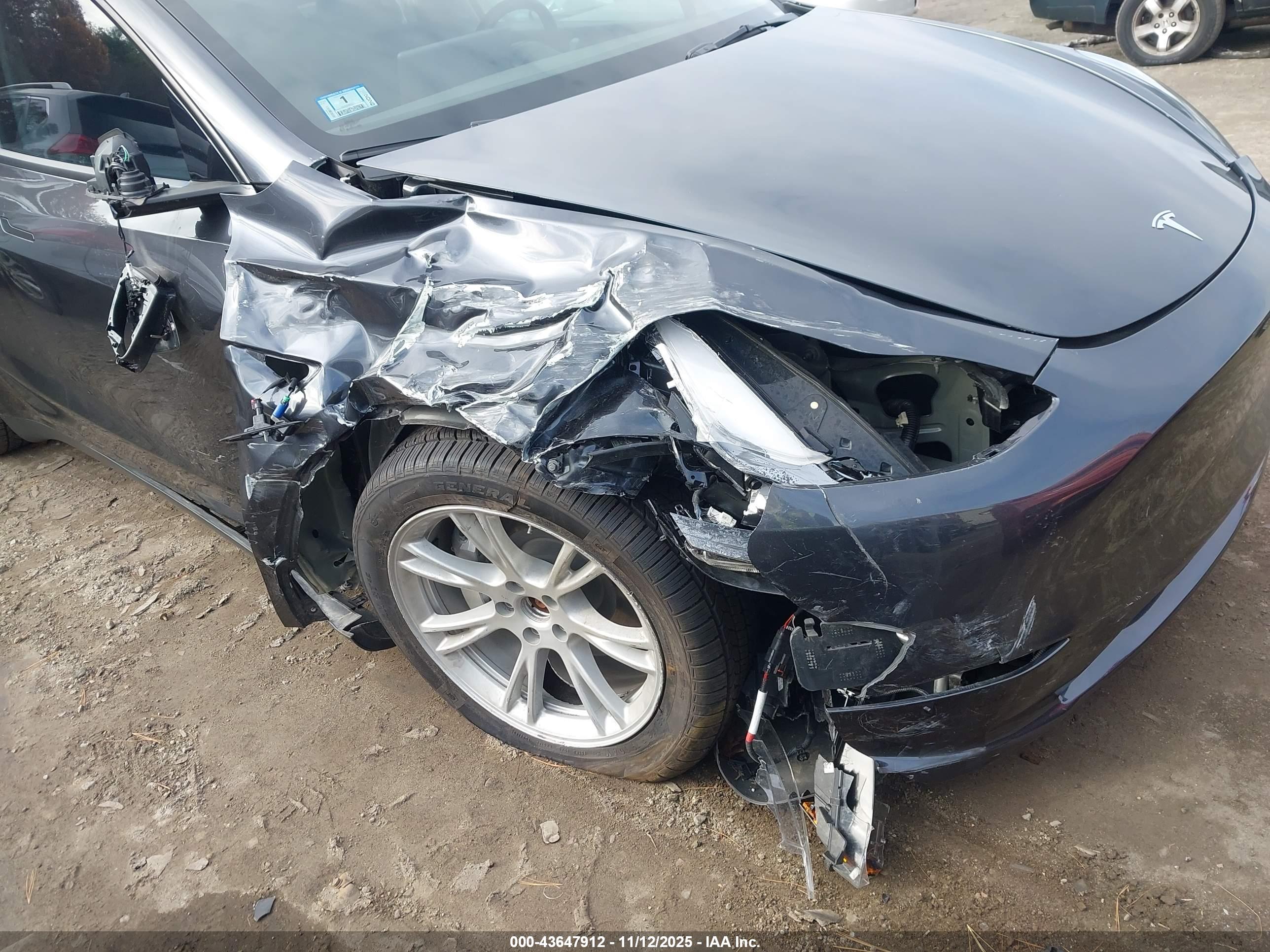 TESLA MODEL image 6