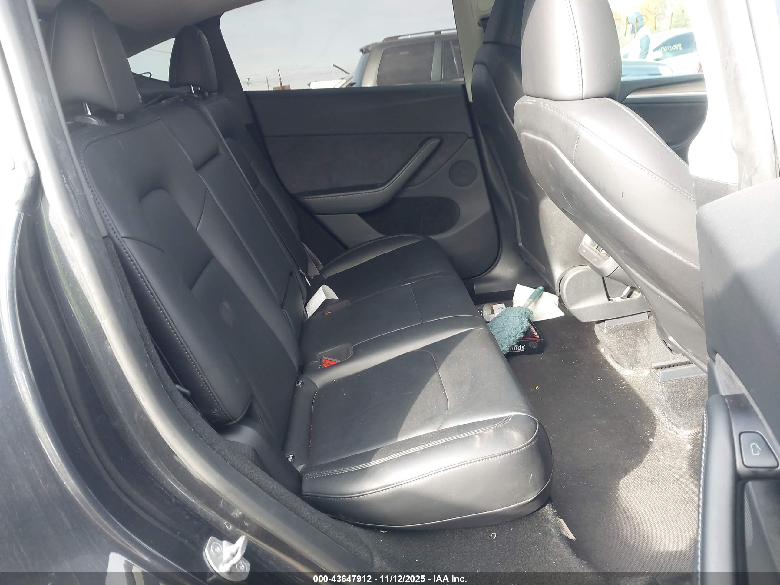 TESLA MODEL image 8
