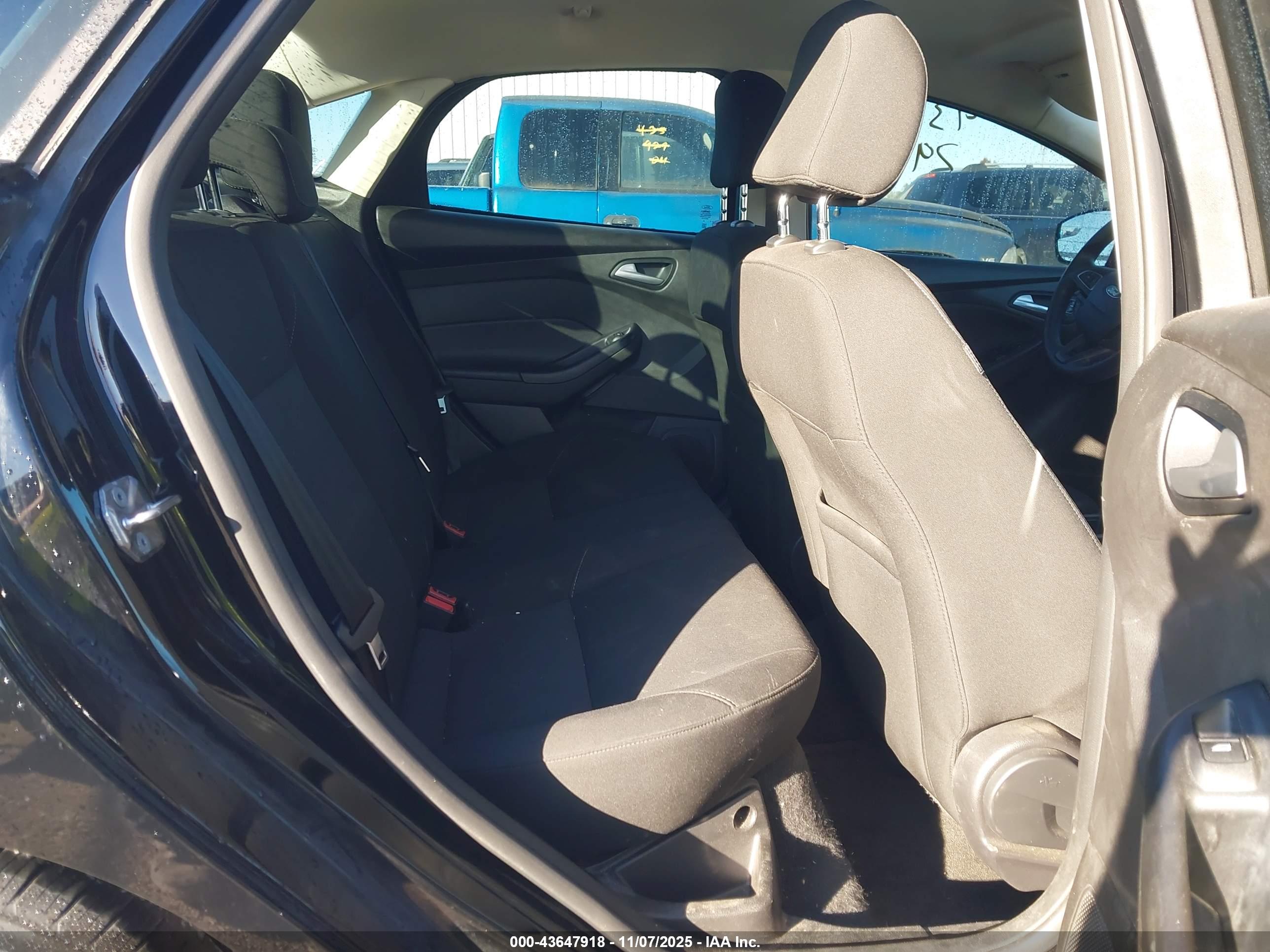 FORD FOCUS image 8