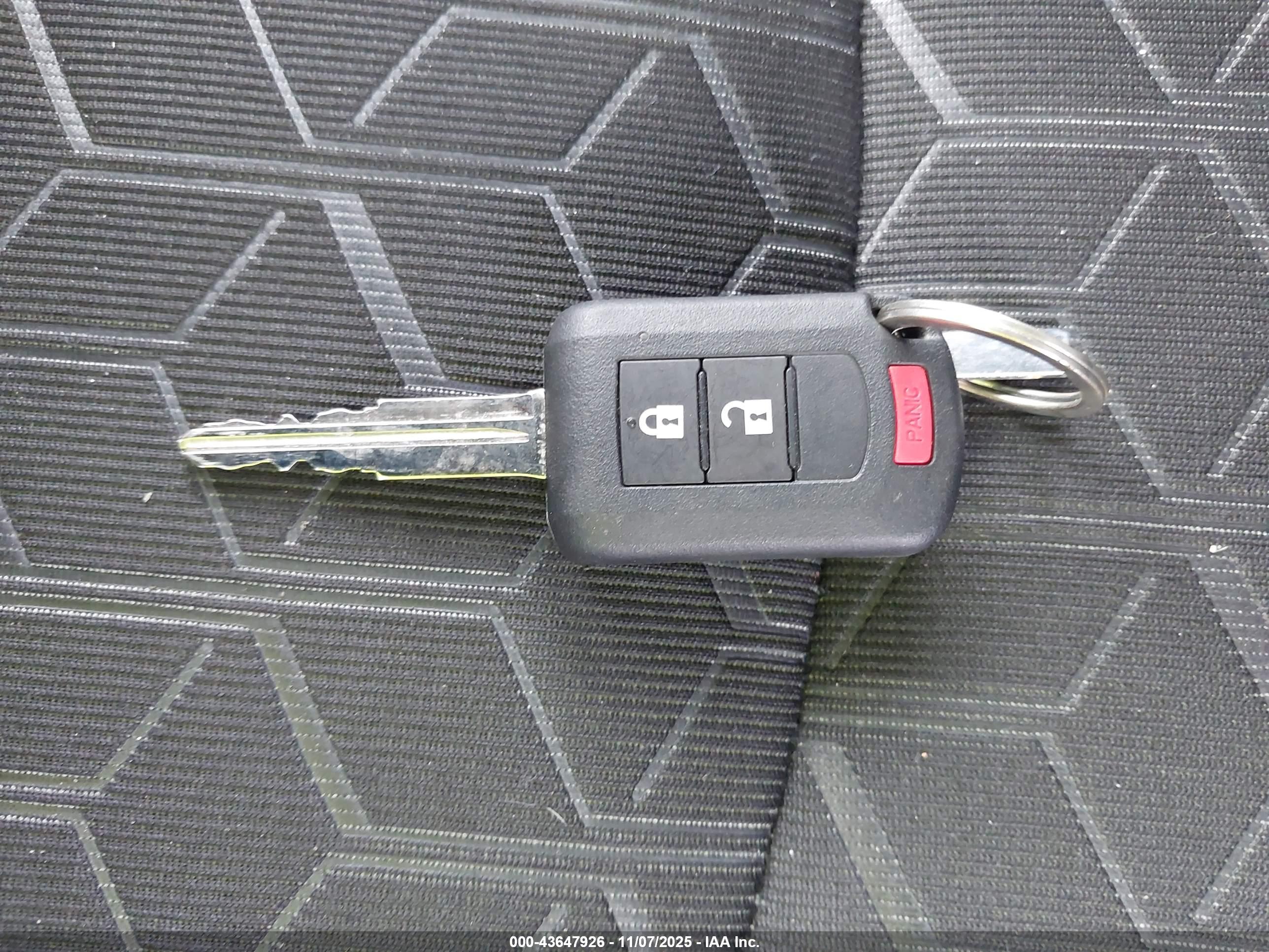 MITSUBISHI OUTLANDER image 11