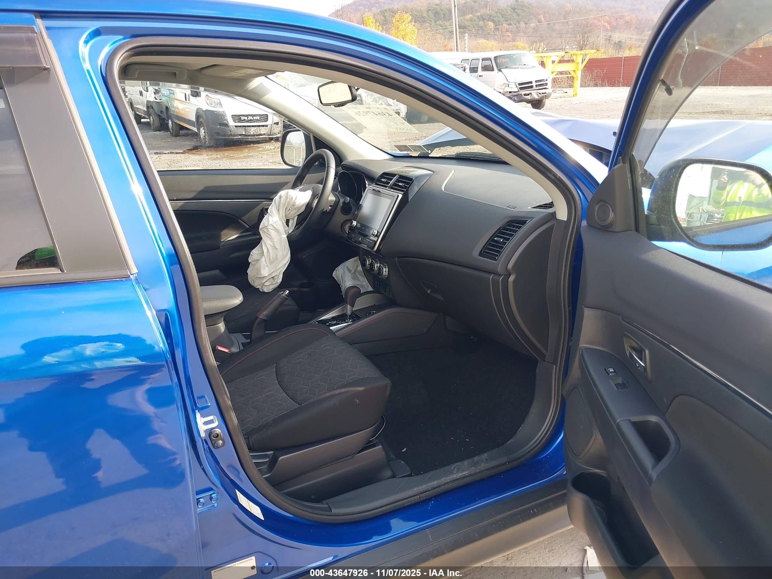 MITSUBISHI OUTLANDER image 5