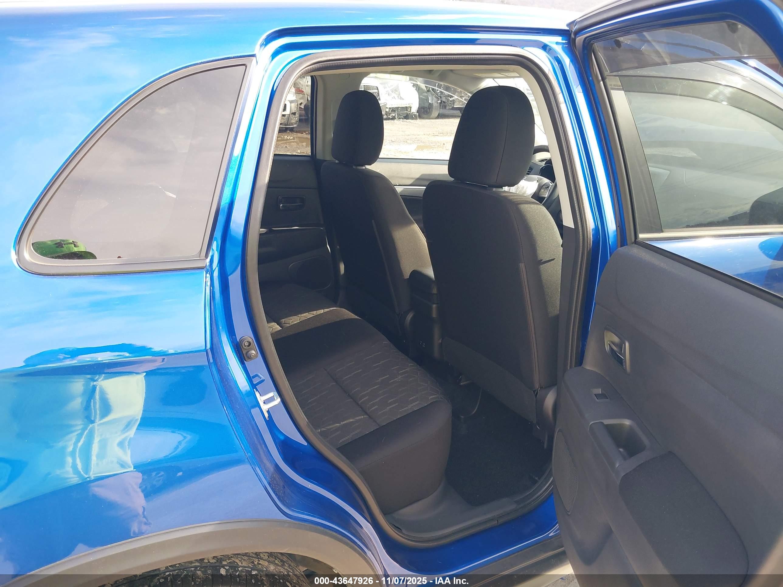 MITSUBISHI OUTLANDER image 8