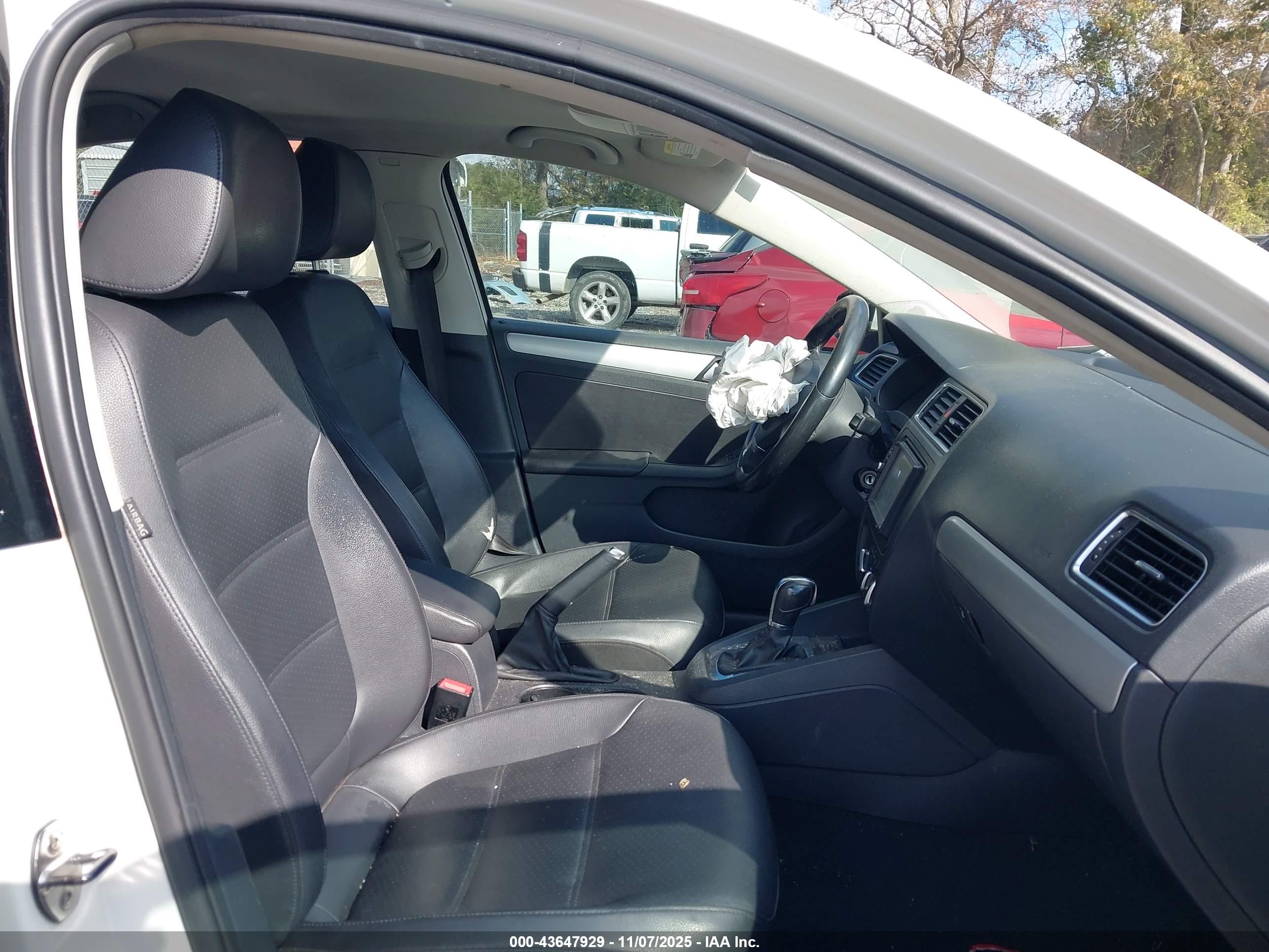 VOLKSWAGEN JETTA image 5