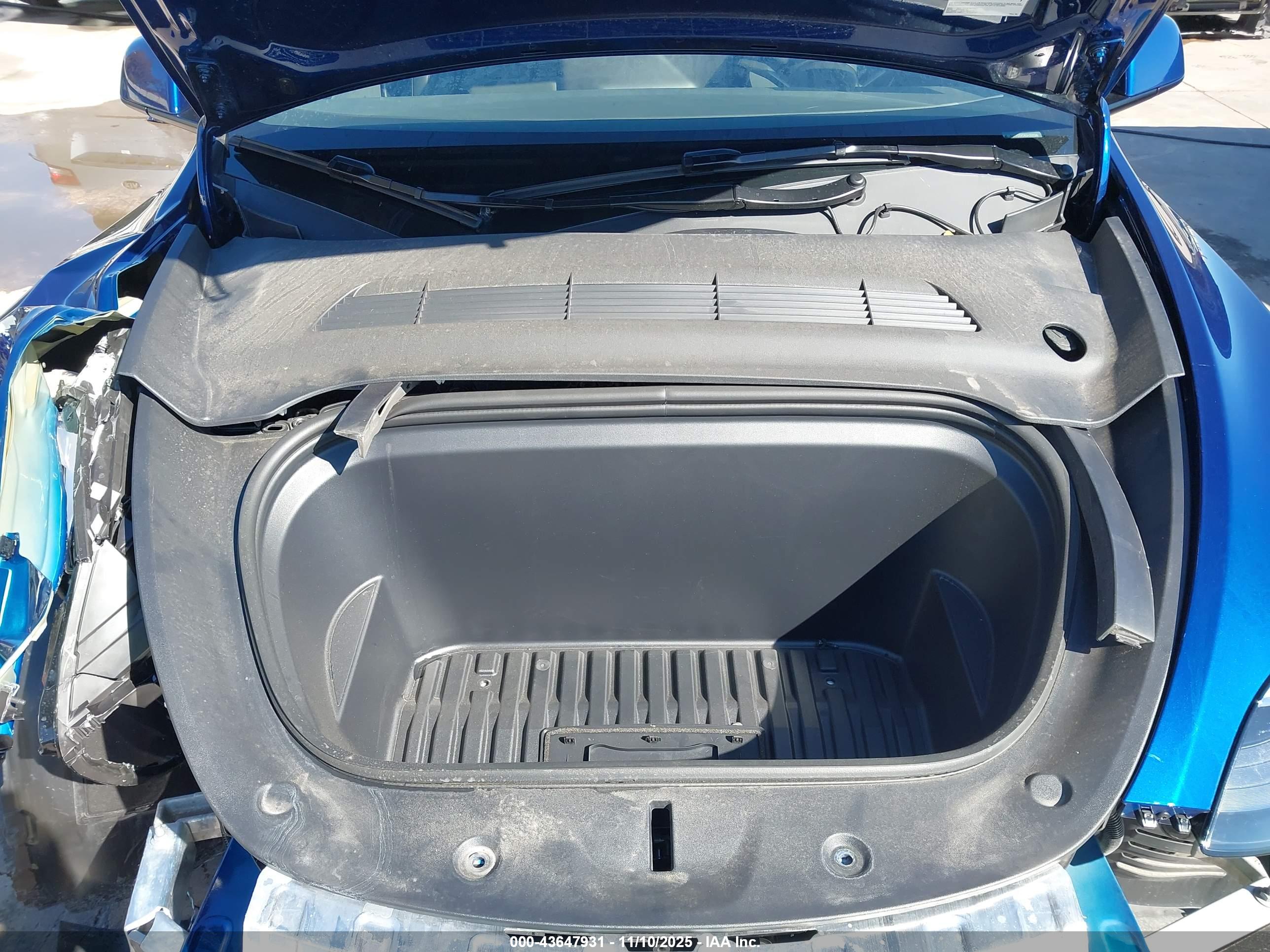 TESLA MODEL image 10