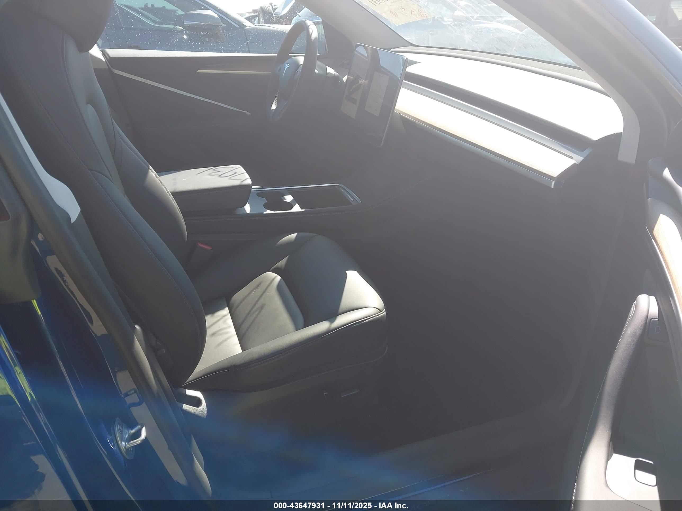 TESLA MODEL image 5