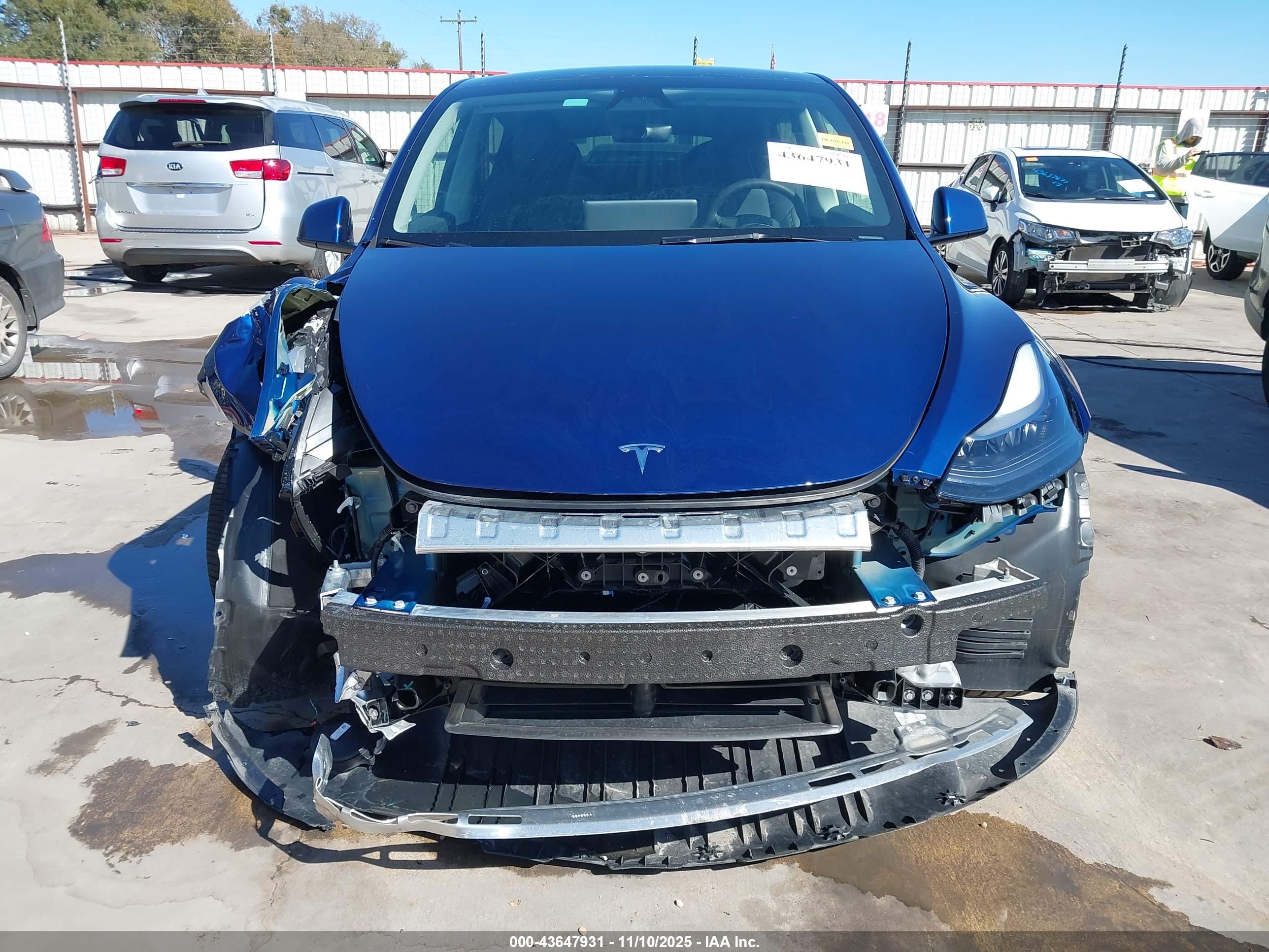 TESLA MODEL image 6