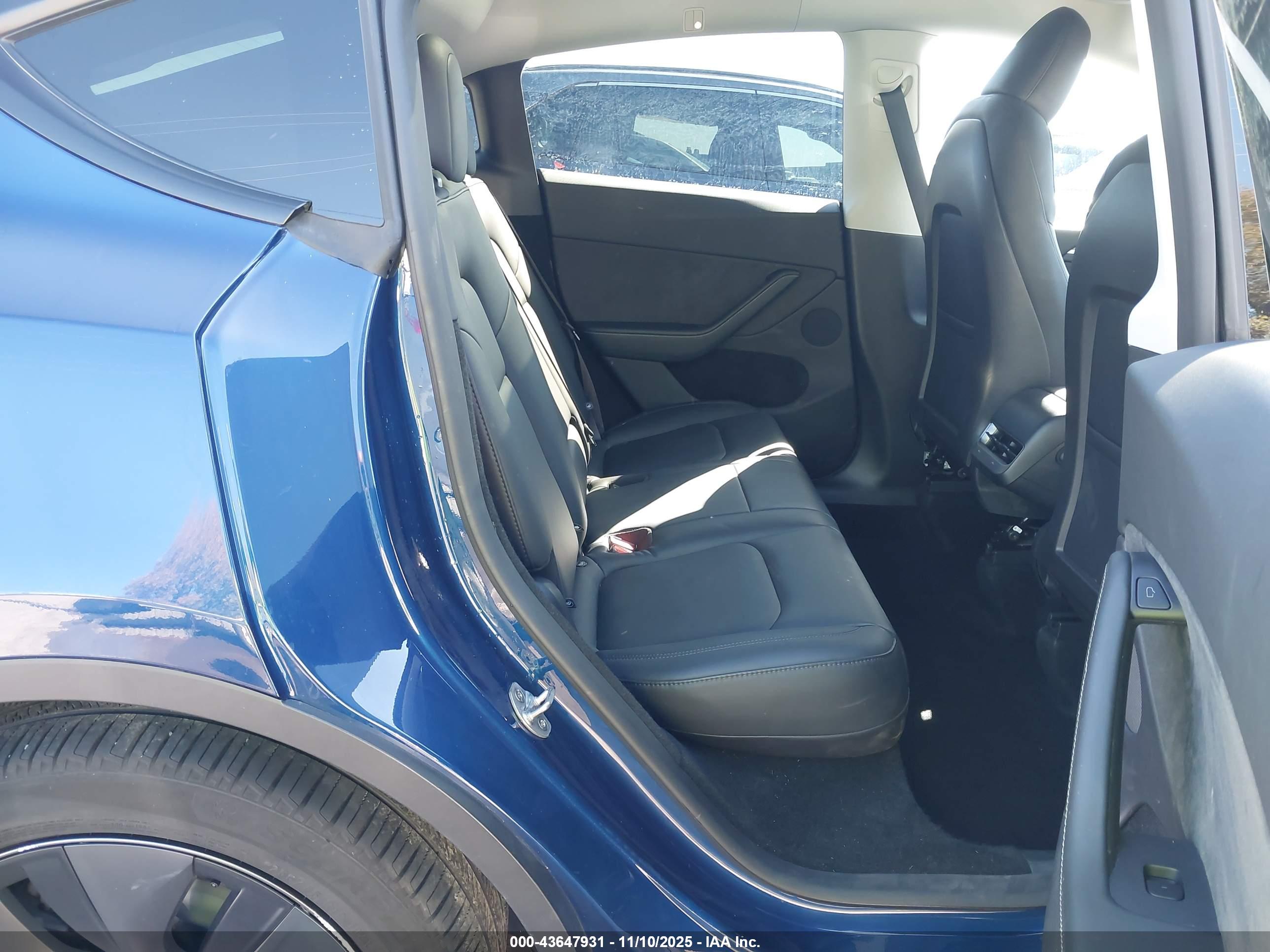 TESLA MODEL image 8