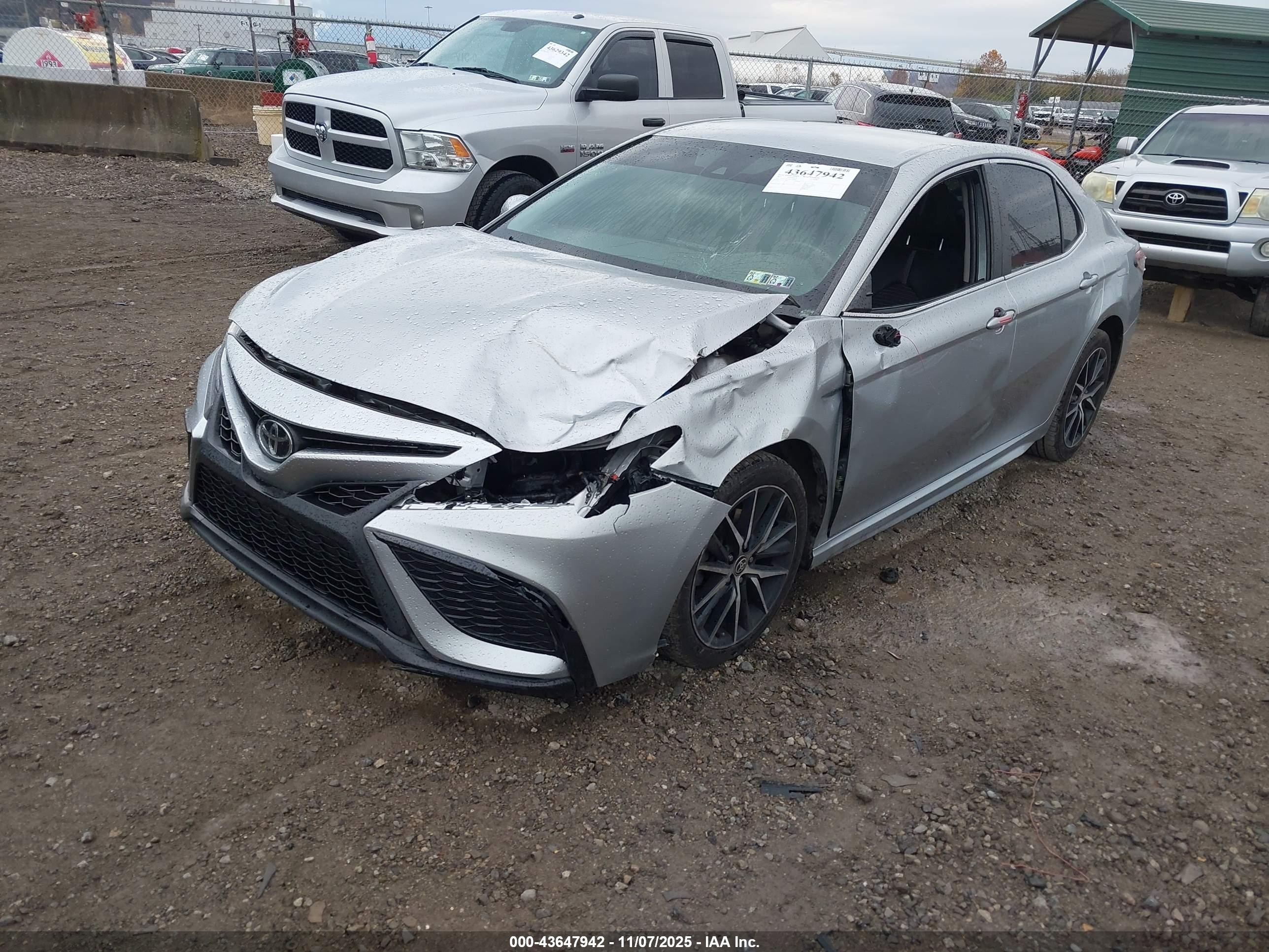 TOYOTA CAMRY image 2