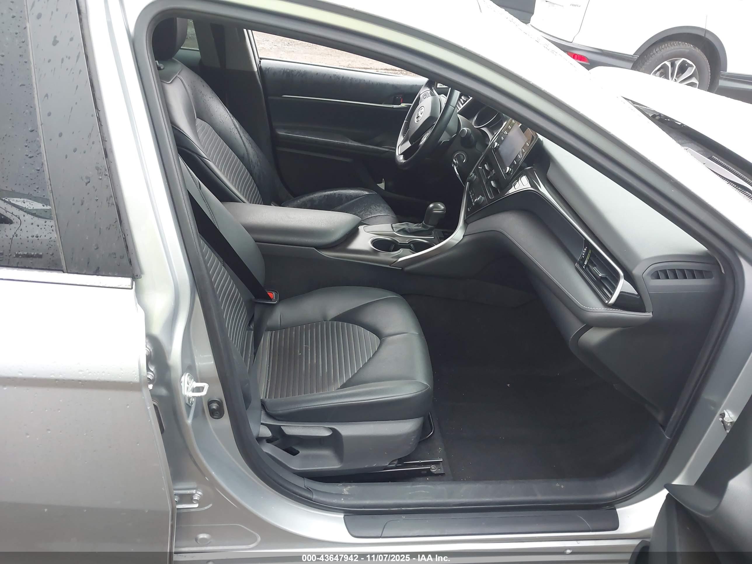 TOYOTA CAMRY image 5