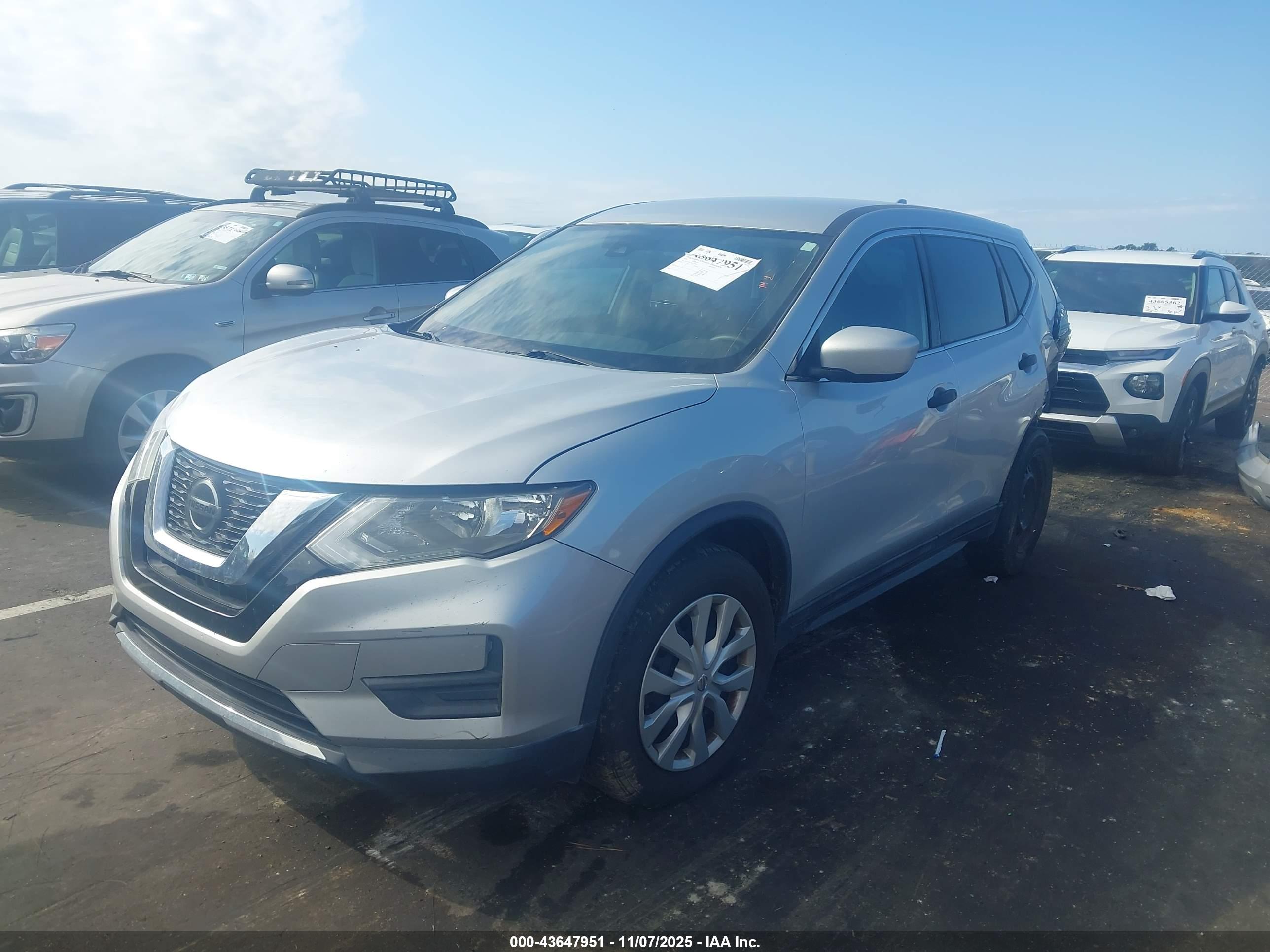 NISSAN ROGUE image 2
