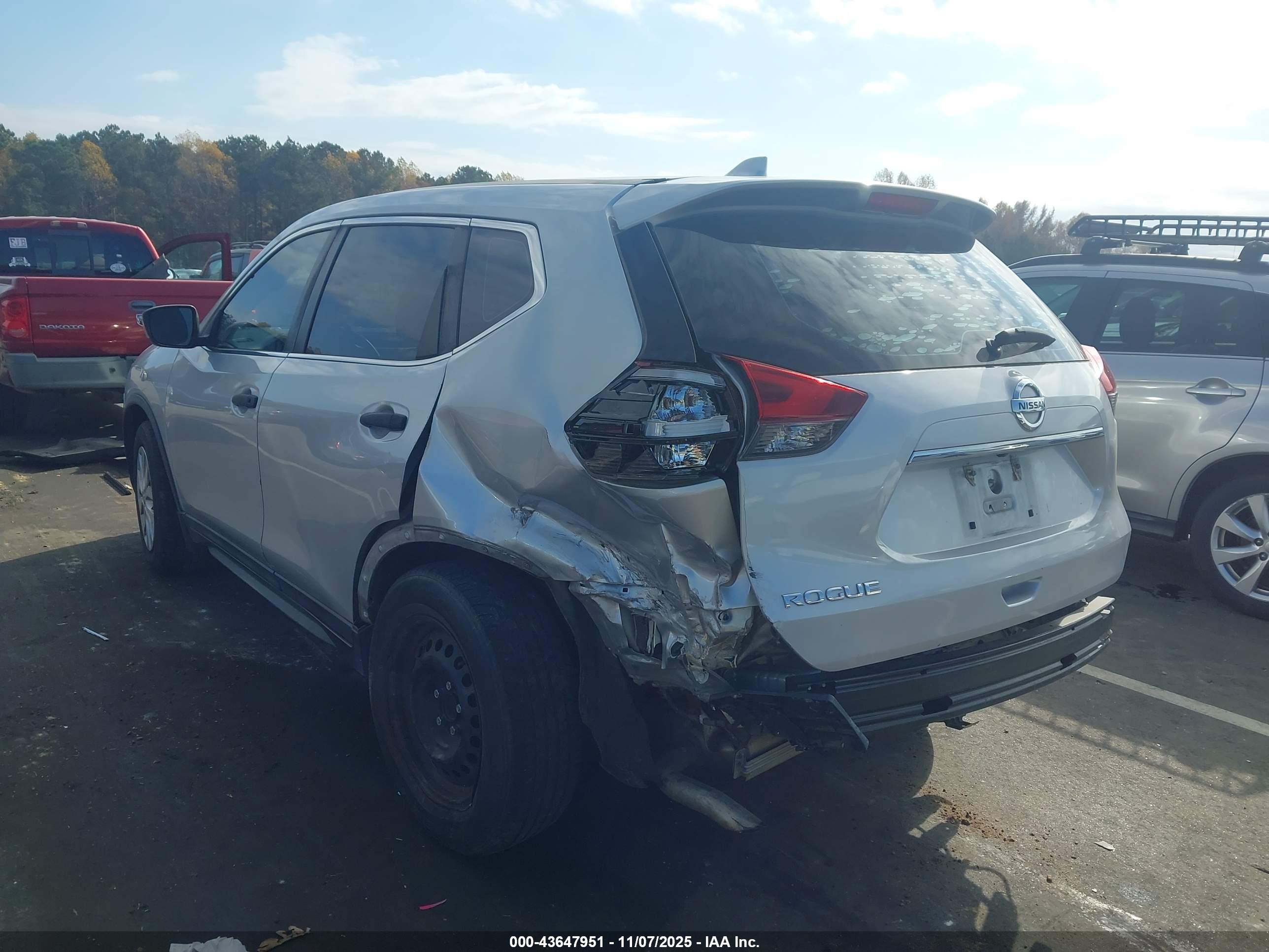 NISSAN ROGUE image 3