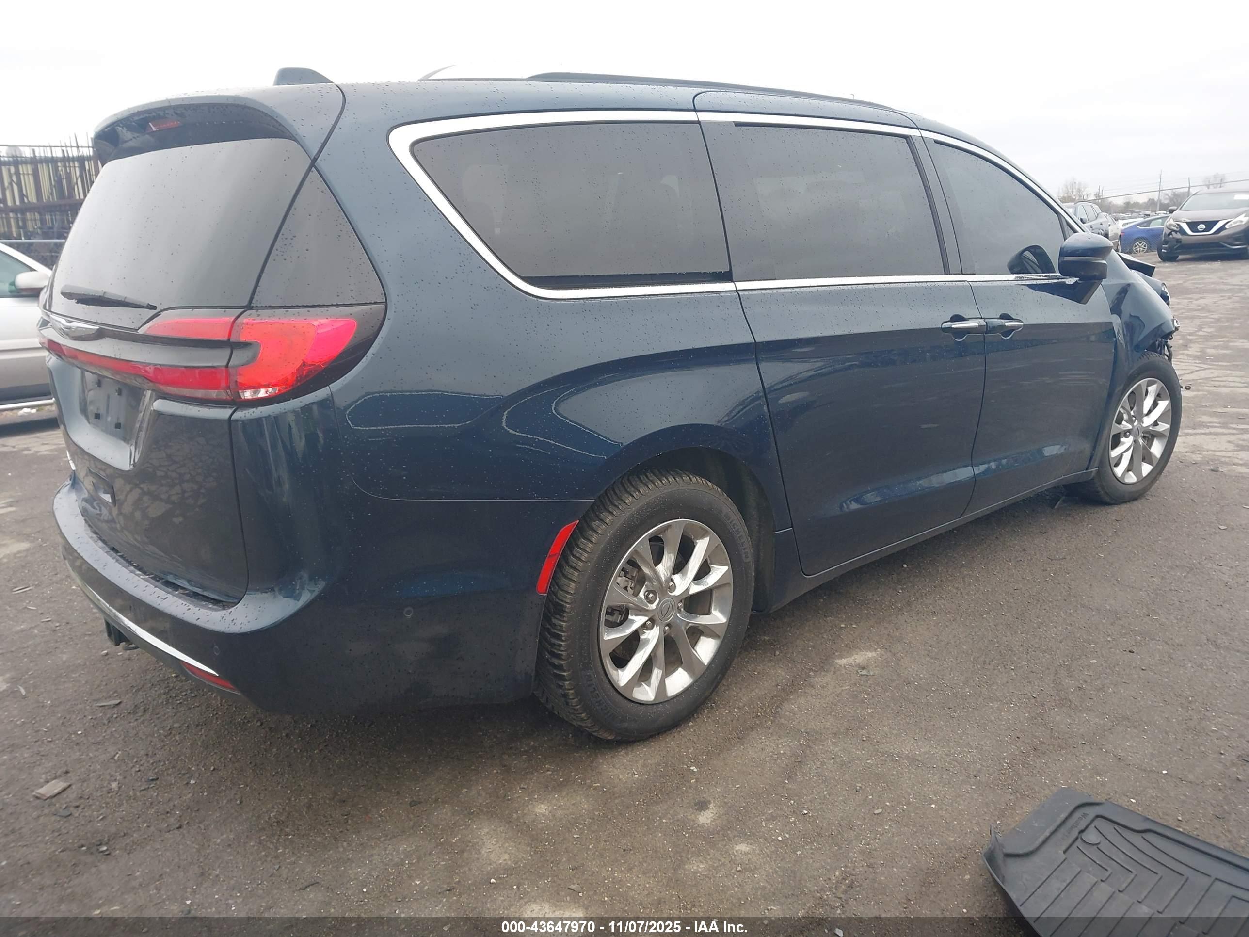 CHRYSLER PACIFICA image 4