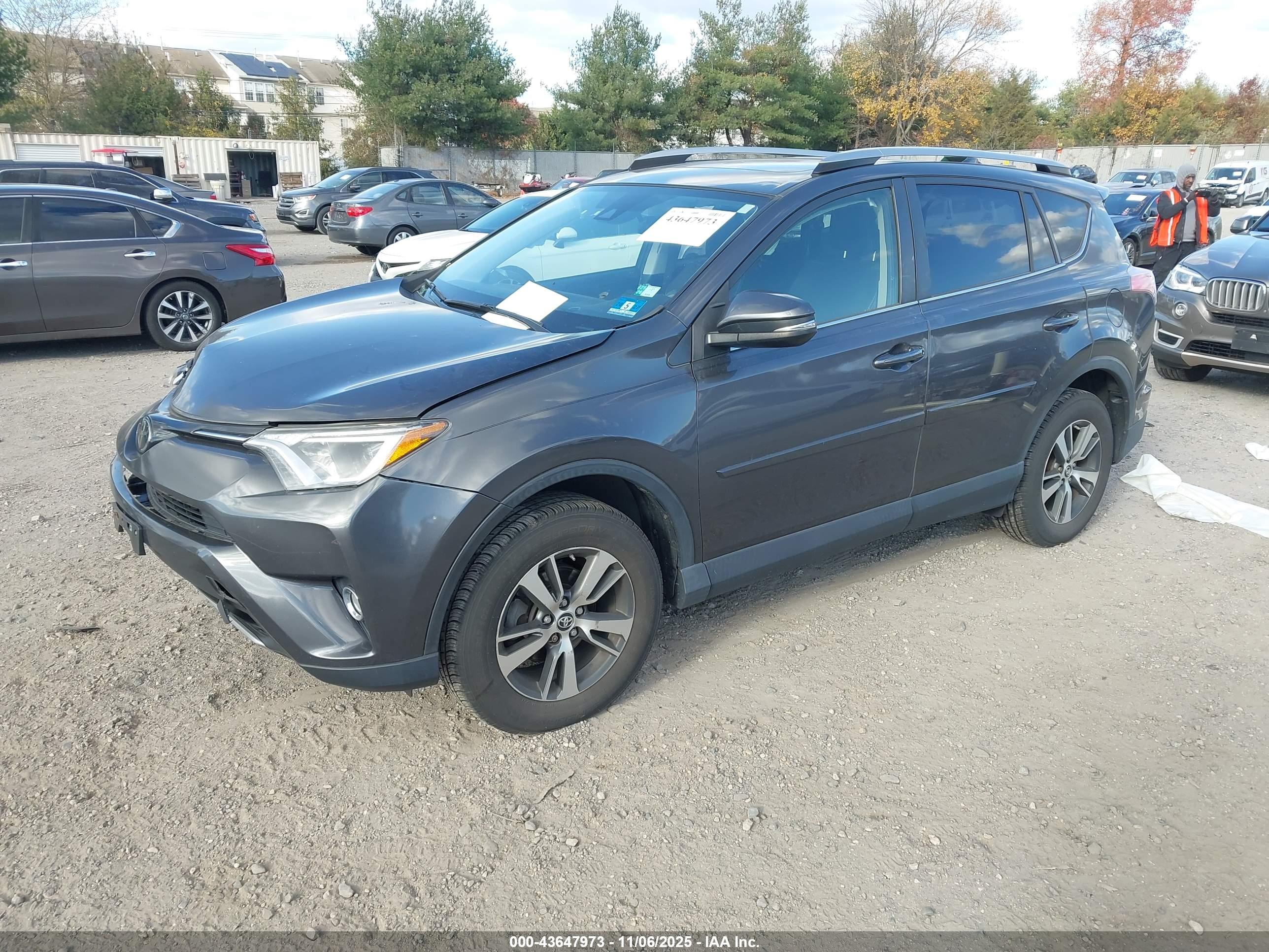 TOYOTA RAV4 image 2