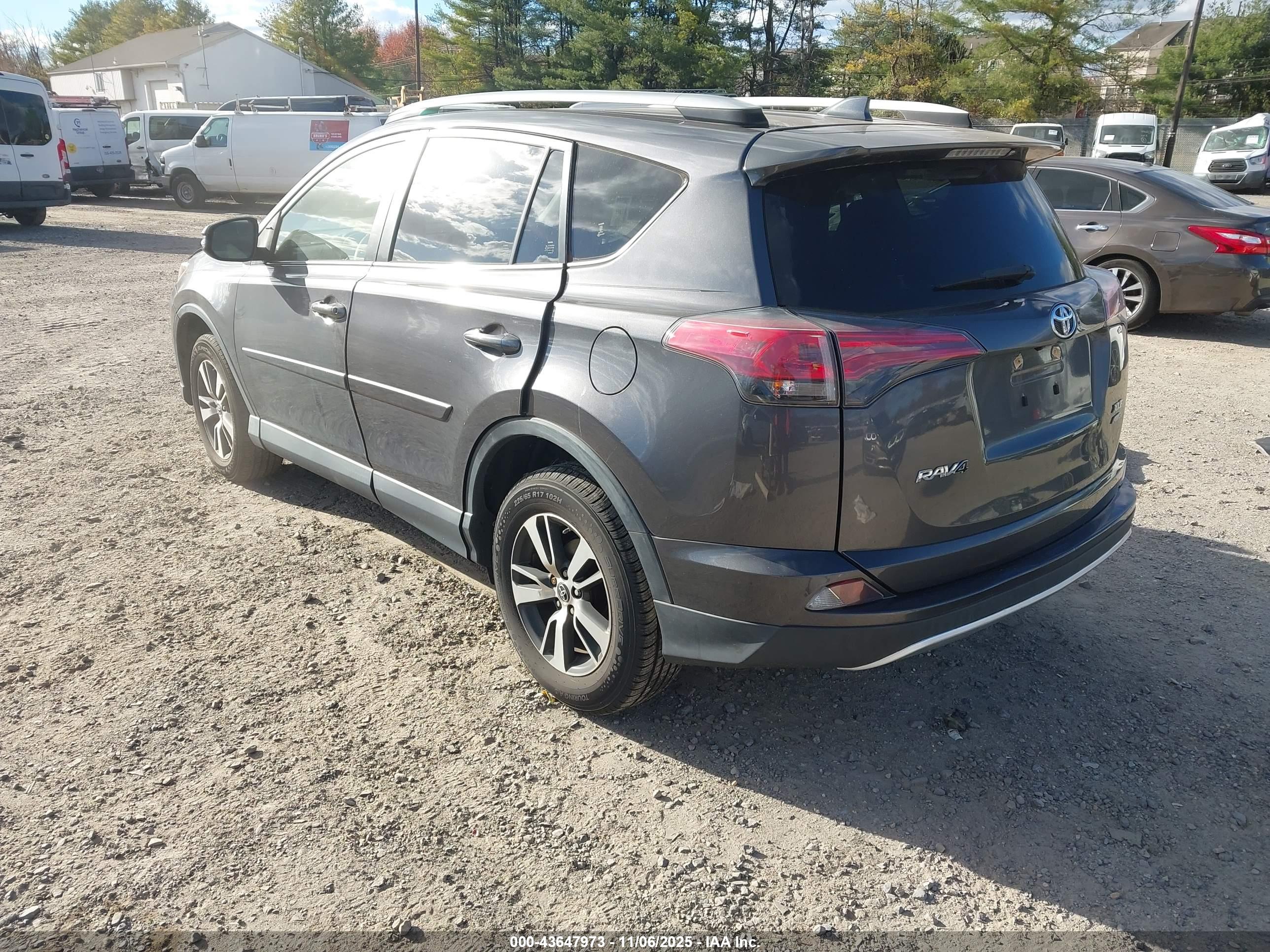 TOYOTA RAV4 image 3
