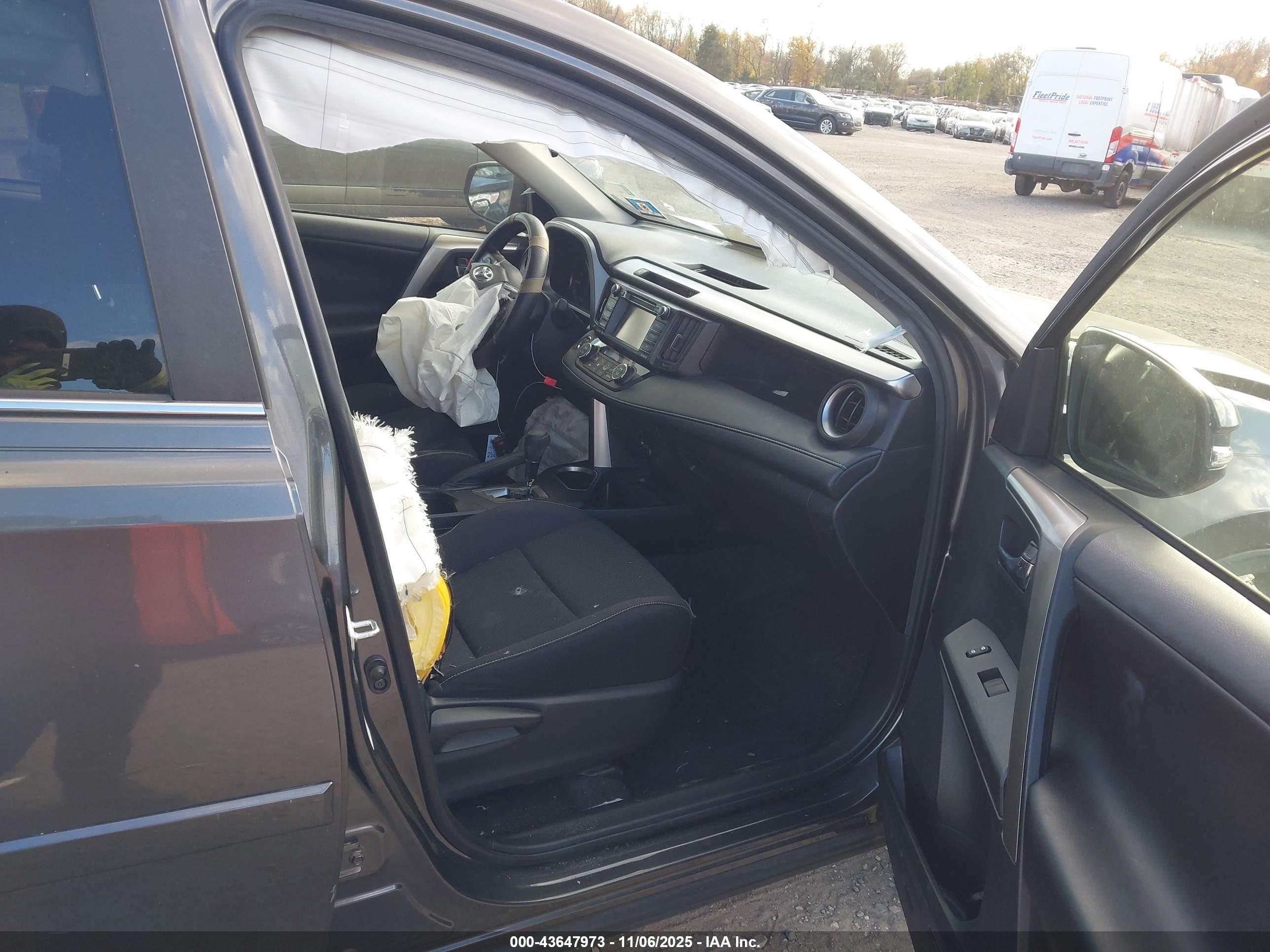 TOYOTA RAV4 image 5