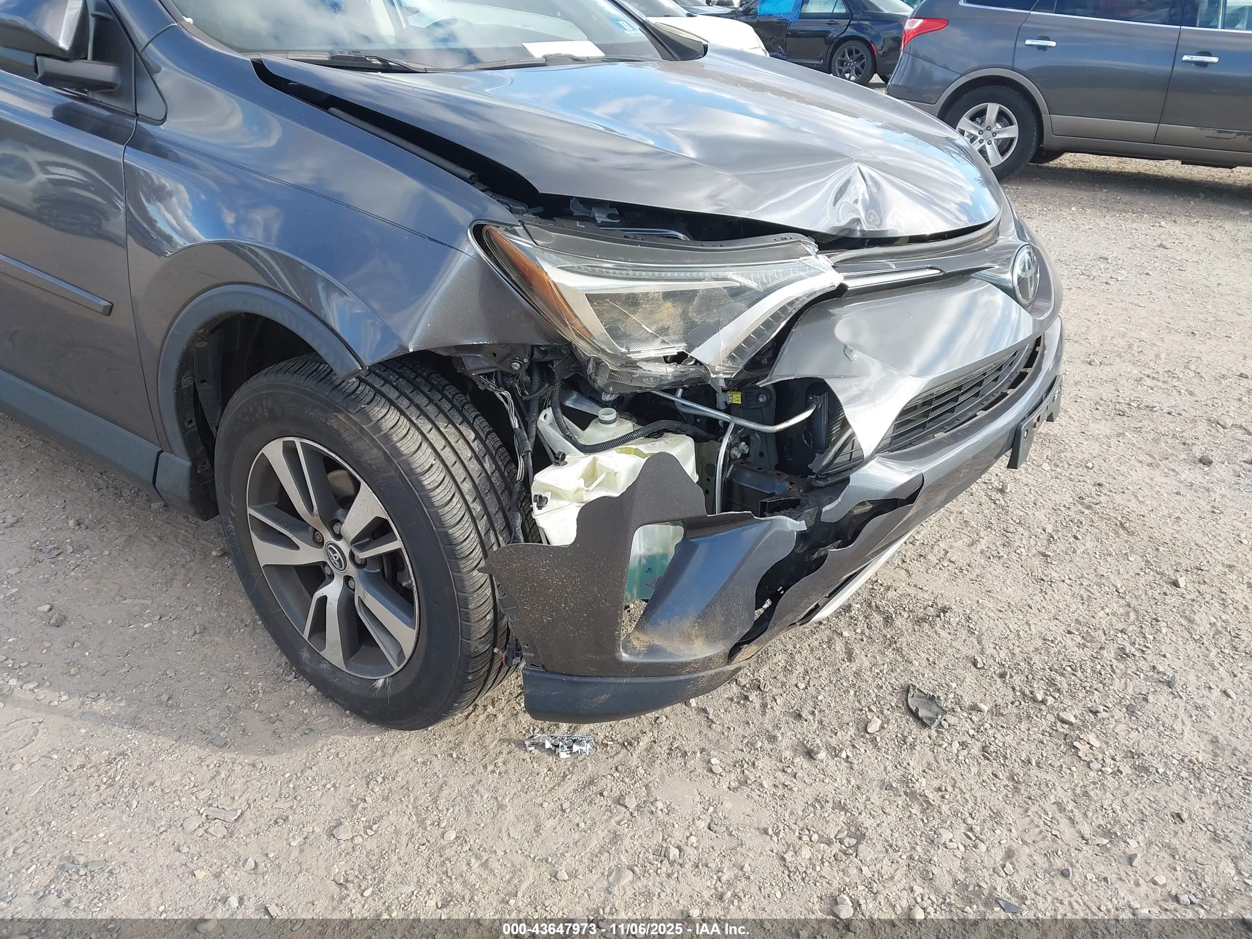TOYOTA RAV4 image 6