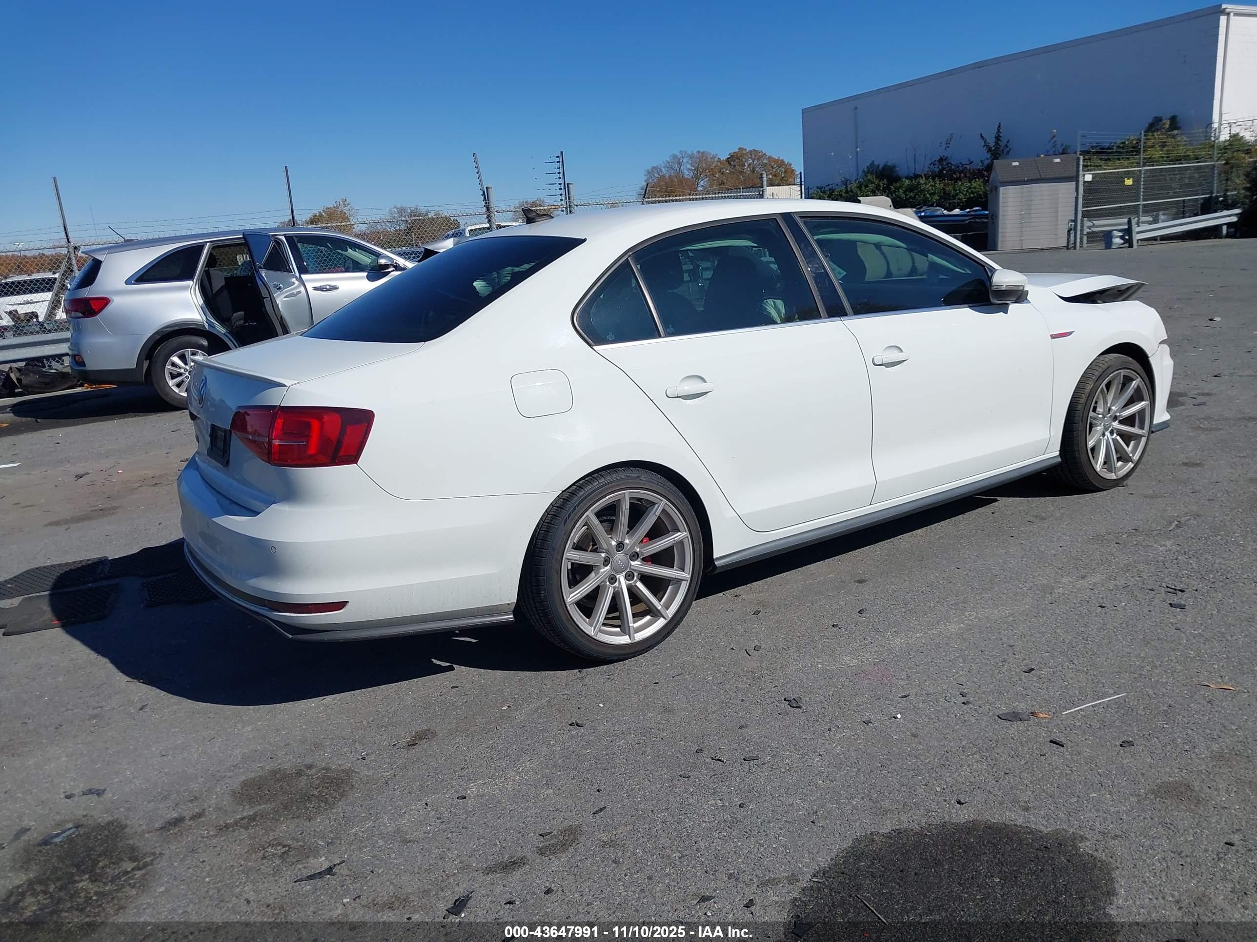 VOLKSWAGEN JETTA image 4