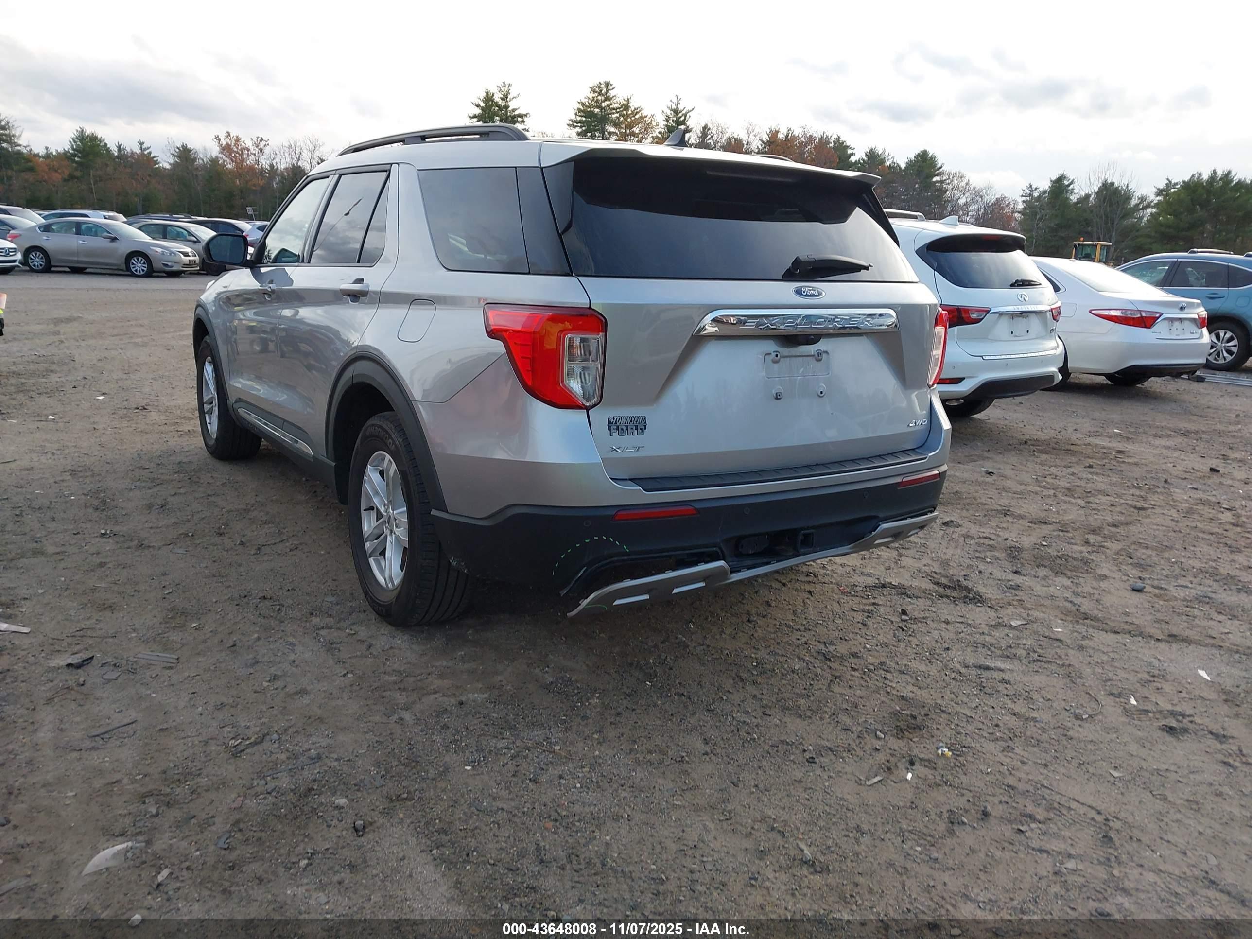 FORD EXPLORER image 3